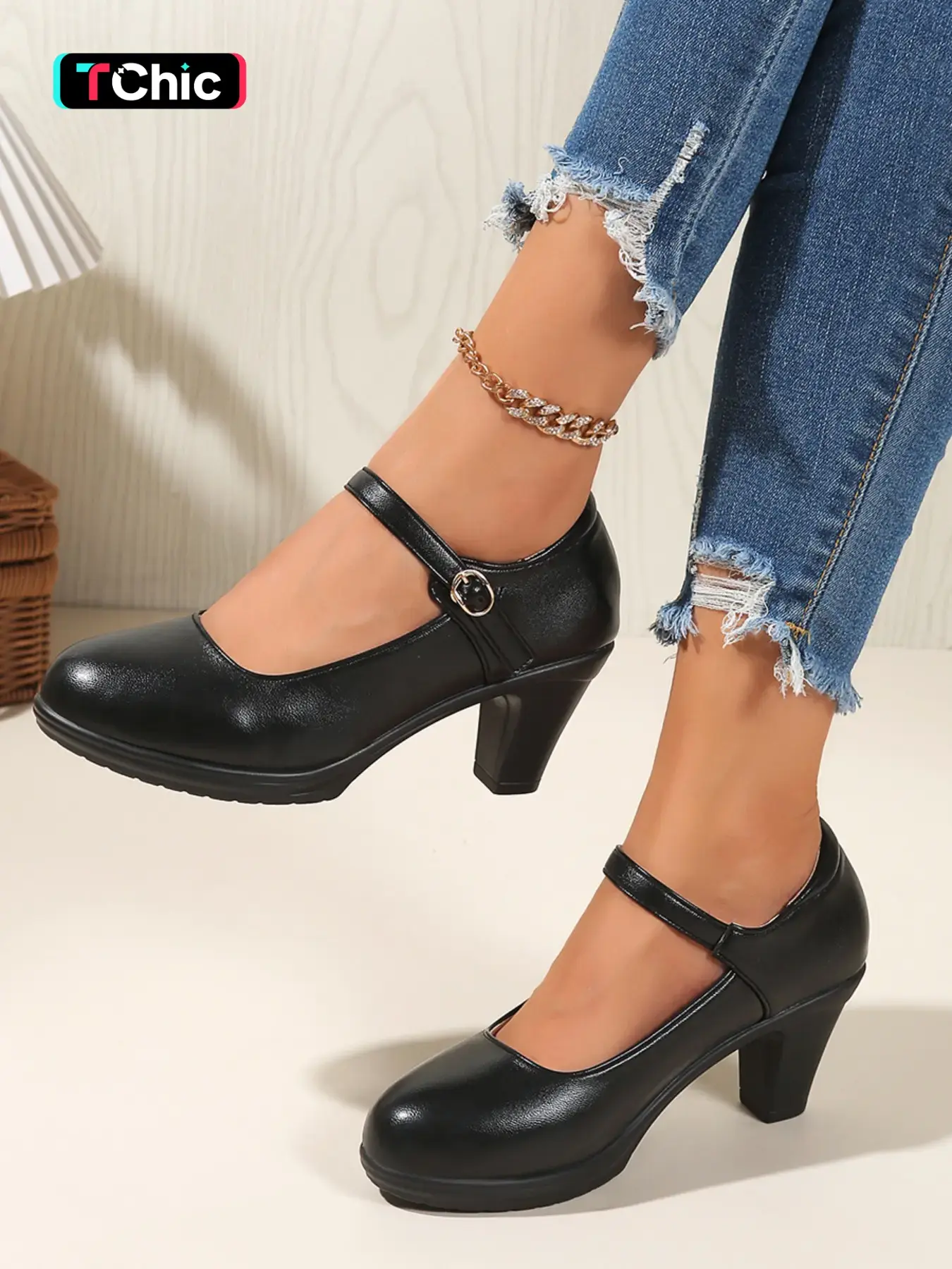 Elegant Women's High Heel Wedding Shoes, Fashionable Round Toe Design with Metal Buckle Strap, Perfect for Parties & Special Occasions, Elegant Heeled Shoes