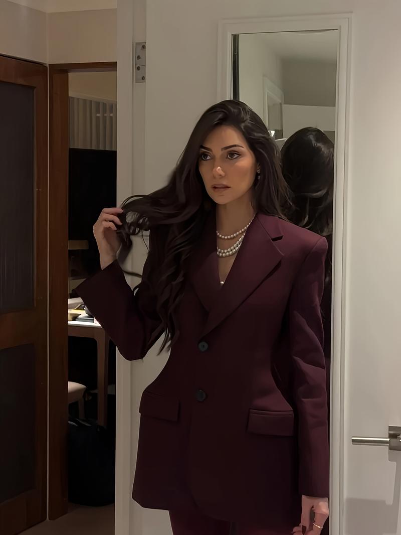 Vintage Wine Classic Collar Blazer Jacket, Elegant Fitted Design, Spring & Fall Fashion, Plain Pattern, Women's Outerwear