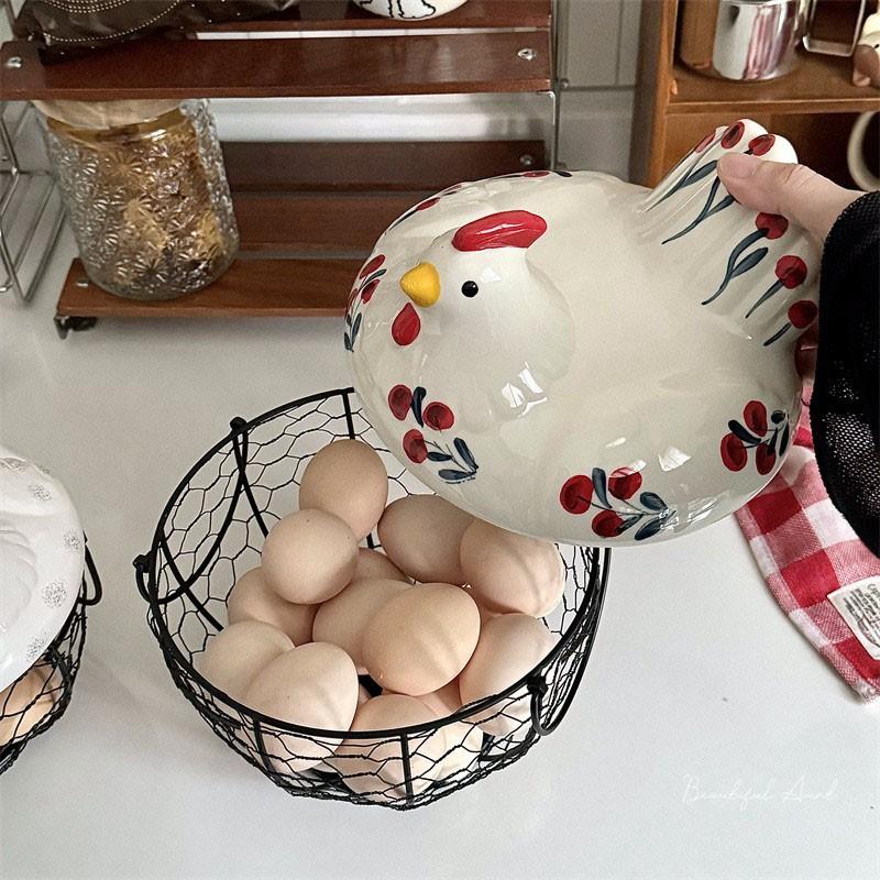 Farmhouse Style Chicken Ceramic Egg Basket with Metal Wire and Lid, Decorative Multi-Functional Kitchen Storage Box, Dustproof Seal Design
