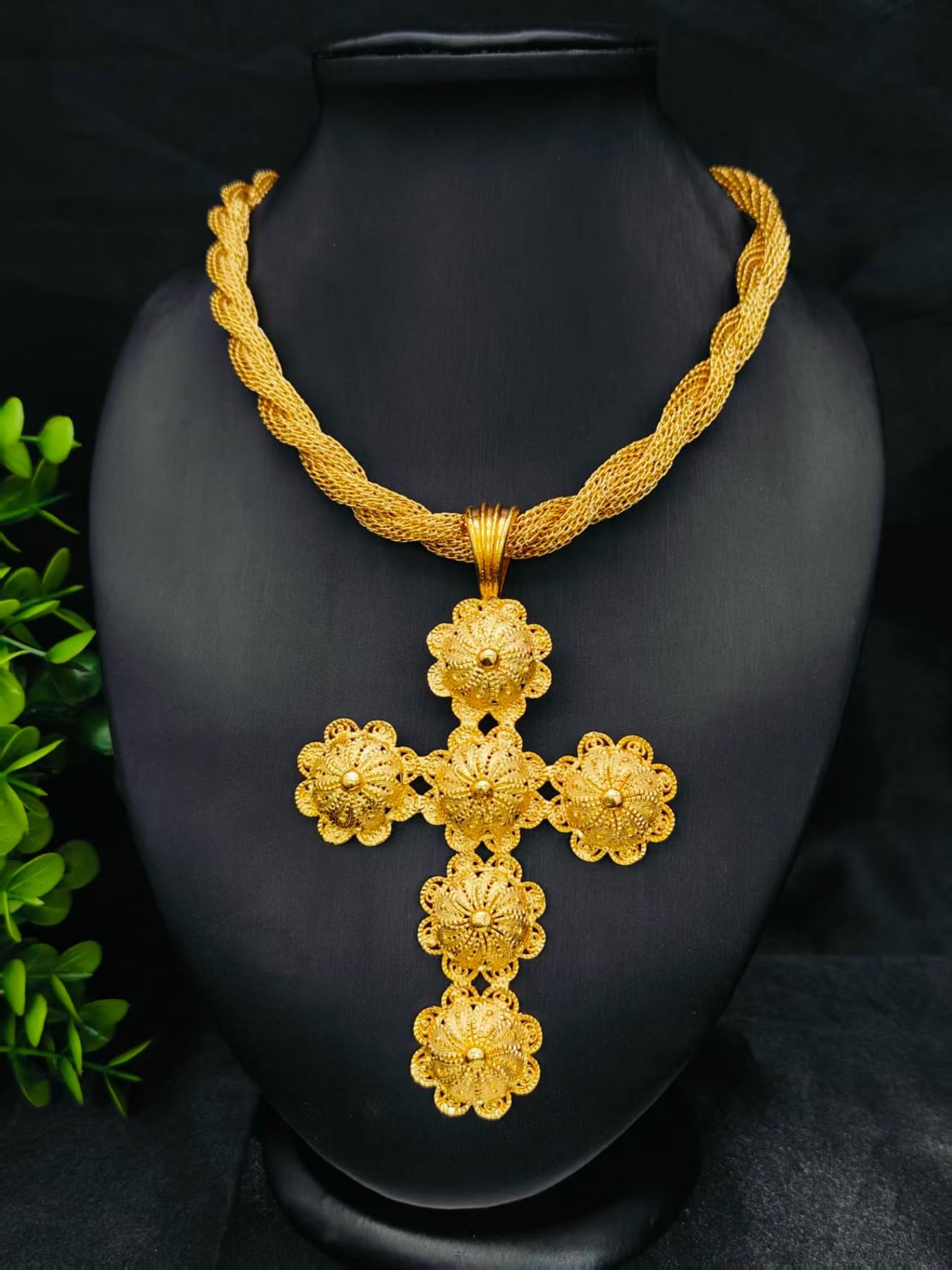 Fashion Women's Cross Pendant Necklace, Cross Chain Design, Chain Necklaces, Ethnic Pattern, Party Style, All Seasons, Zinc Alloy Chain, Wedding Anniversary Gift