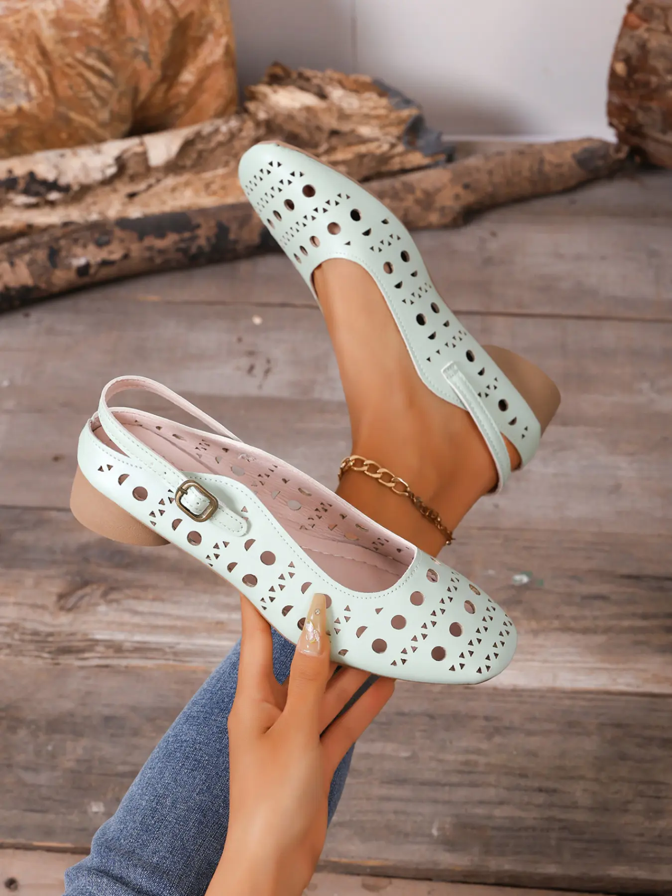 Women's Square Toe Round Cutout Mary Jane Low Heel Sandals, Adjustable Buckle Back Strap, Breathable Upper, Block Low Heel Anti-Slip Commuter Shoes, Vintage French Style, Ideal for Office, Travel, Daily Wear & Back-to-School Season Spring Summer Autumn