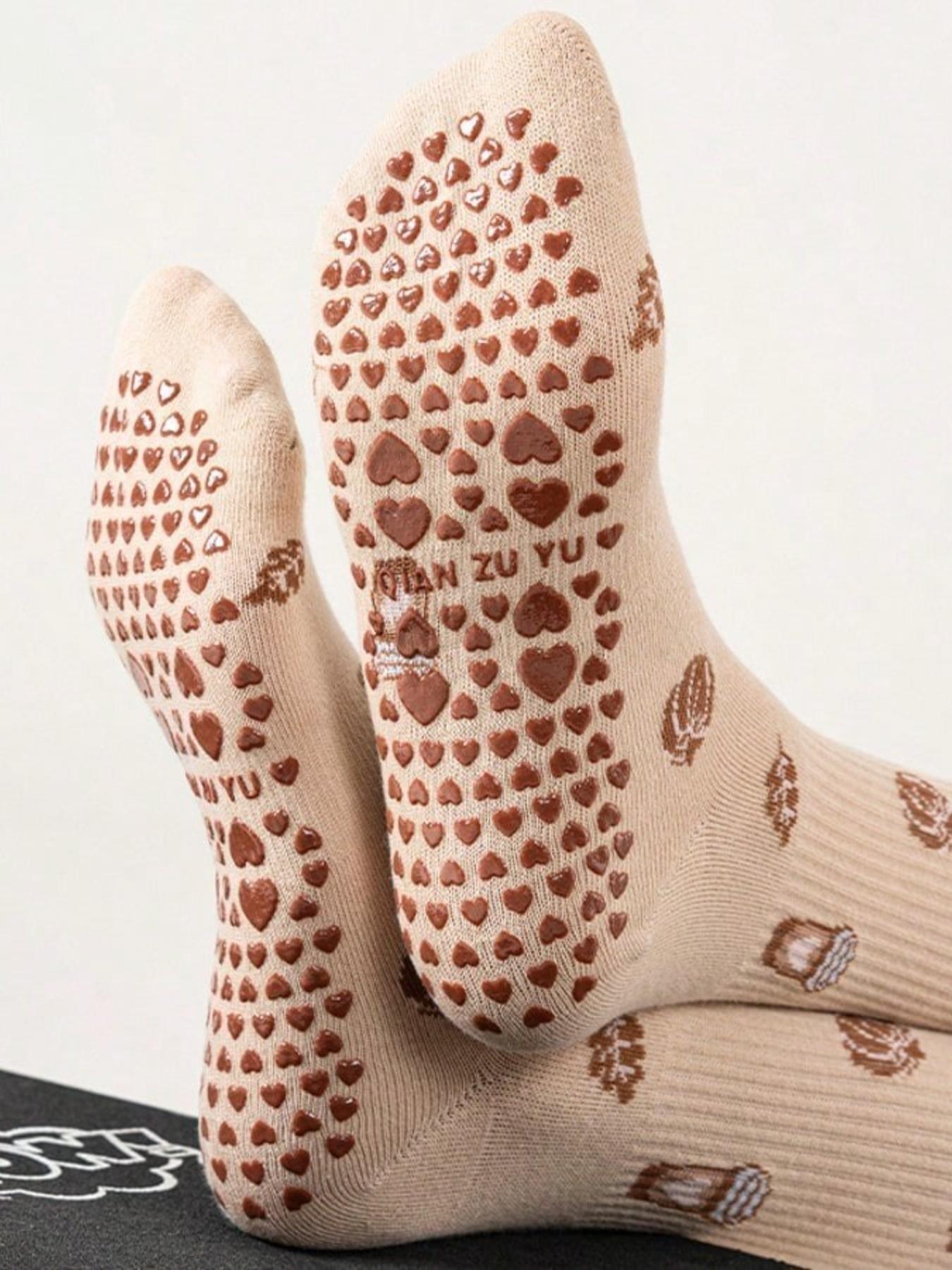 Women's Anti-Slip Yoga Socks, Cute Strawberry Cake Pattern, Soft Breathable Mid-Calf Socks, Ideal for Yoga, Pilates, Dance, Fitness