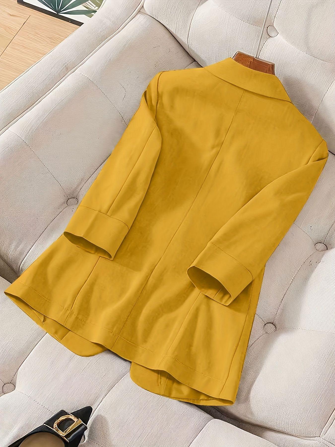 A women's solid color lapel single-breasted single-button mid-length sleeve double-pocket stylish blazer, suitable for spring and summer, appropriate for the workplace and daily wear.