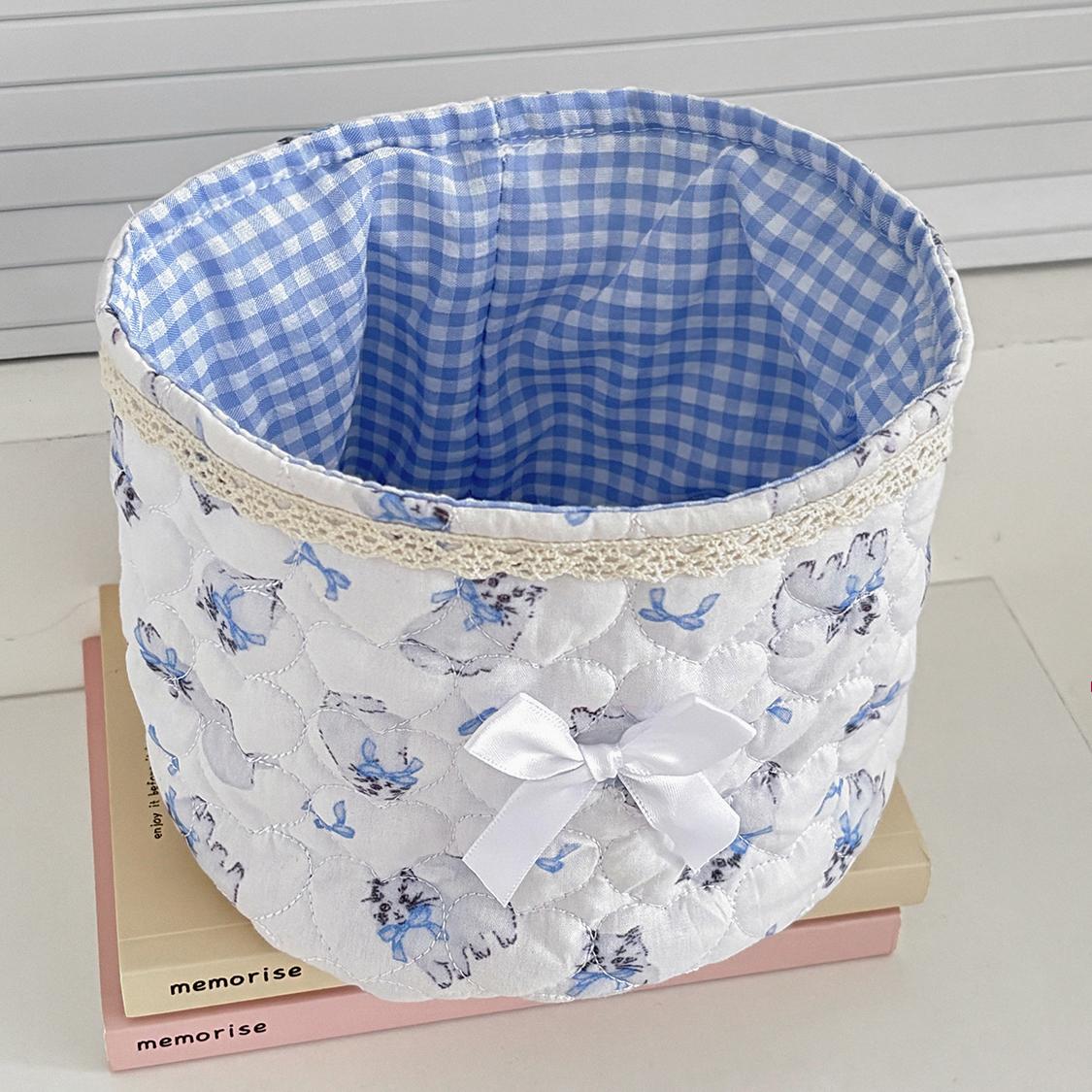 Cute lace bow patchwork storage basket, round fabric desktop organizer box, Instagram-style plaid print storage bin, soft padded makeup storage box, attractive pink bow storage bucket, foldable desktop storage basket
