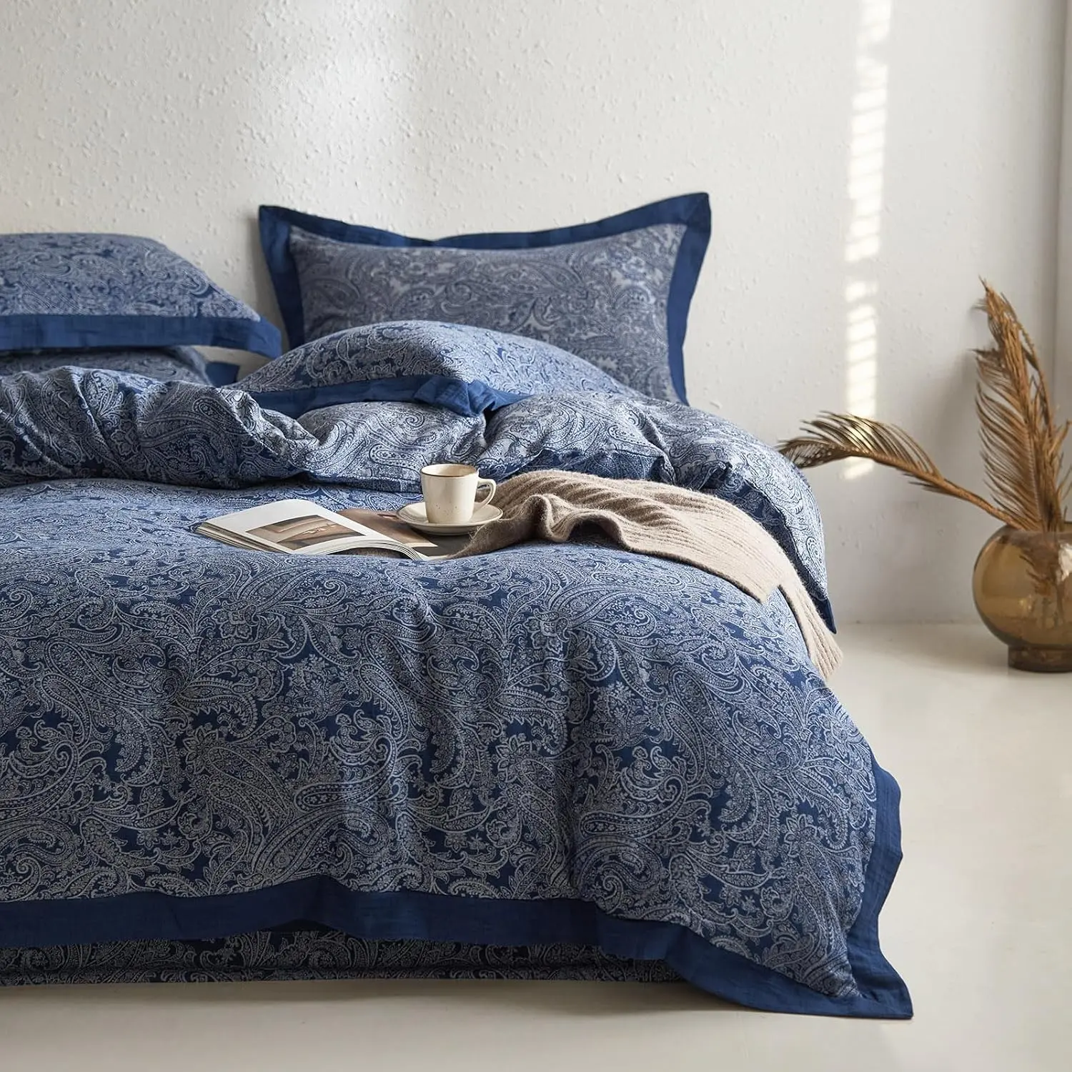 03-jacquard - Navy Blue Paisley