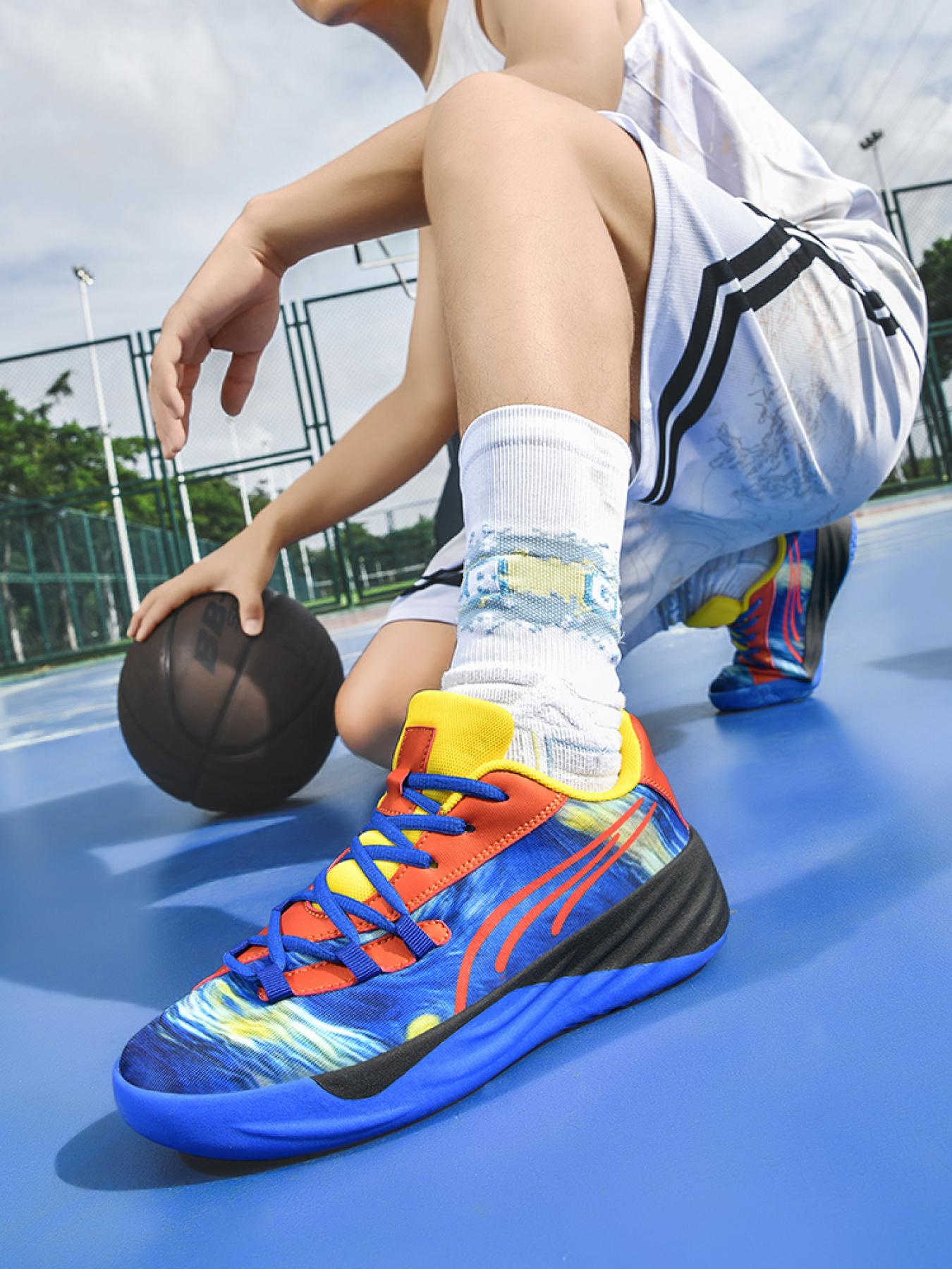 1 Pair Men's Starry Night Graffiti High-Top Basketball Shoes Art Sports Style Mesh Leather Splicing Eye-Catching Personality Comfortable For Basketball Sports And Street Outings