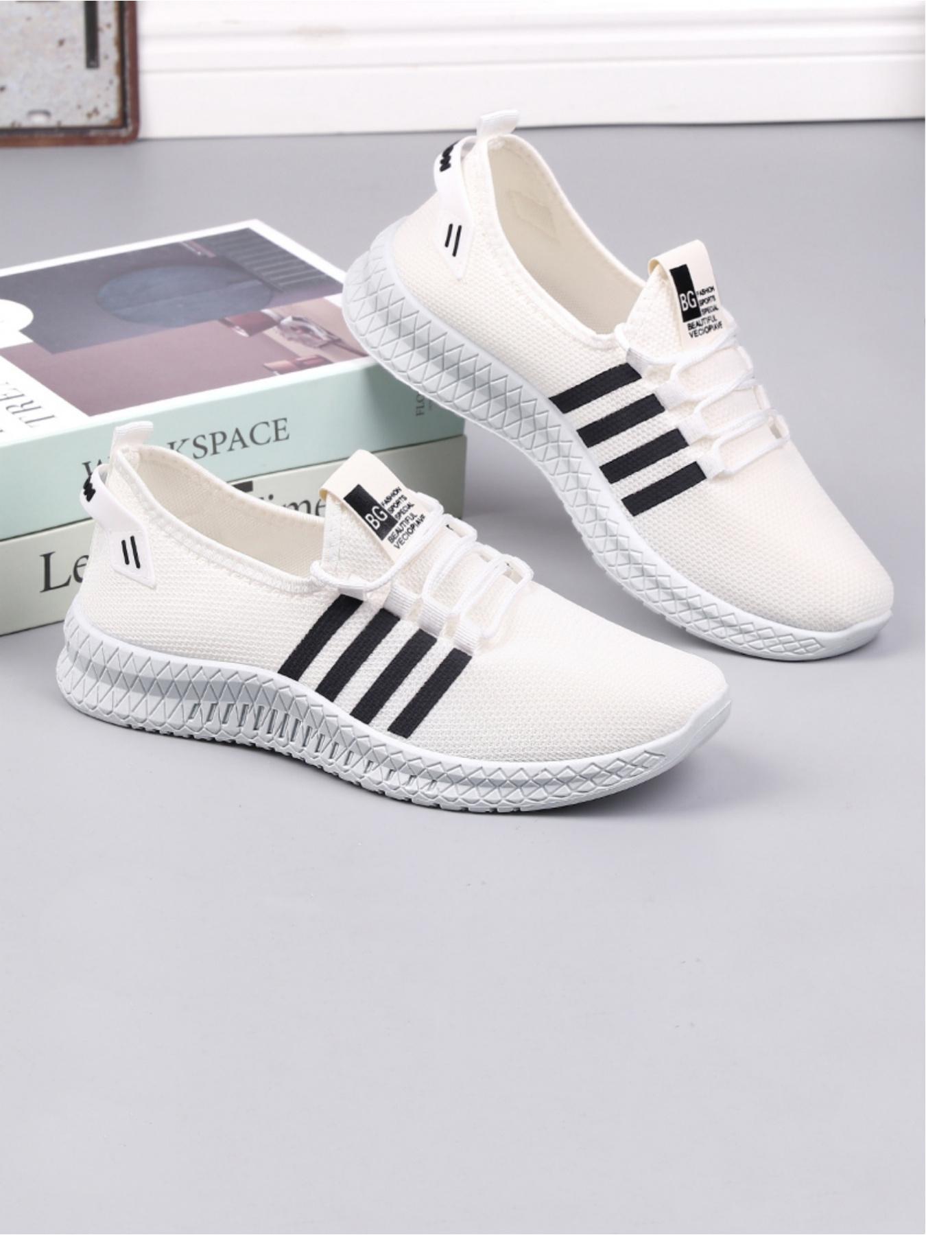 Men's casual sports shoes, lightweight wrapped in breathable material, classic striped contrasting design simple and fashionable, versatile color matching for daily use, styles that fit the foot shape, preferred for daily commuting and campus wear