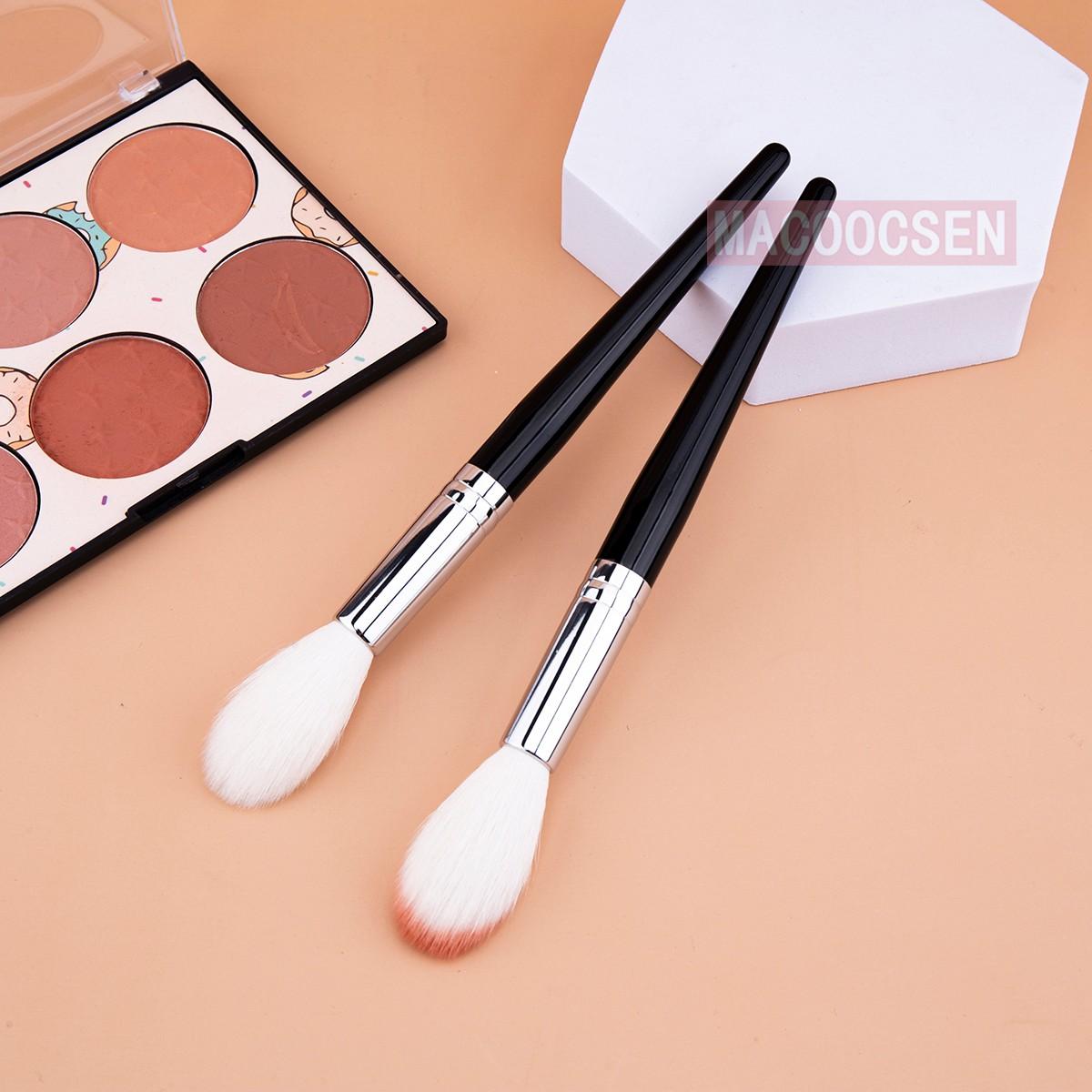 Flame Highlighter Brusher, Powder Blush Highlight Contour Sculpting Makeup Tool, 100% Goat Hair Tapered Makeup Brush, 1pcs