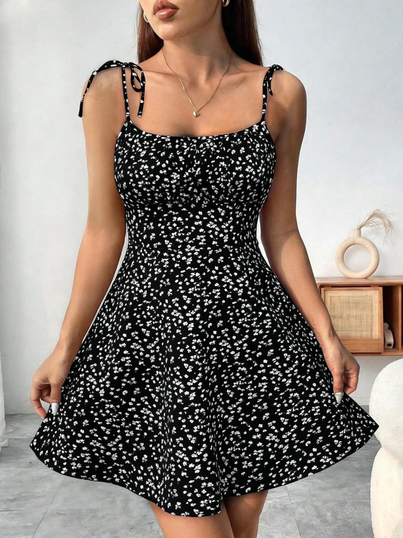 Women's Summer Fashion Slimming Backless Boho Dress, Casual Fitted Halter Ditsy Floral Dress, Perfect for Vacation