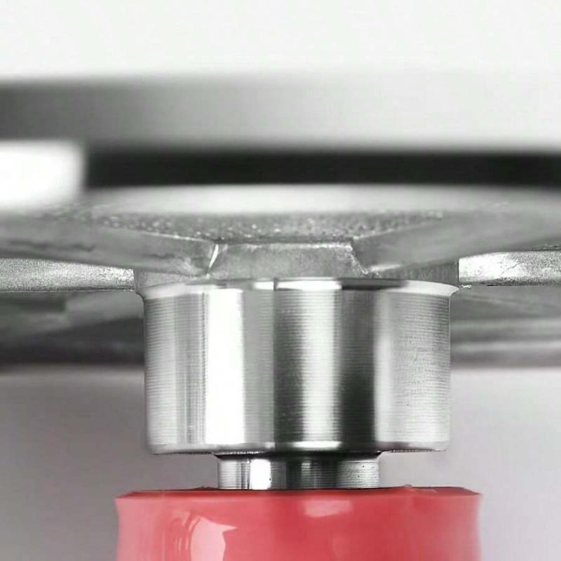 This aluminum cake turntable features 360-degree rotation, a non-slip base, and a heavy-duty smooth rotating stand. Suitable for 4-8 inch cakes, it's ideal for cake decorating, baking, and frosting preparation.