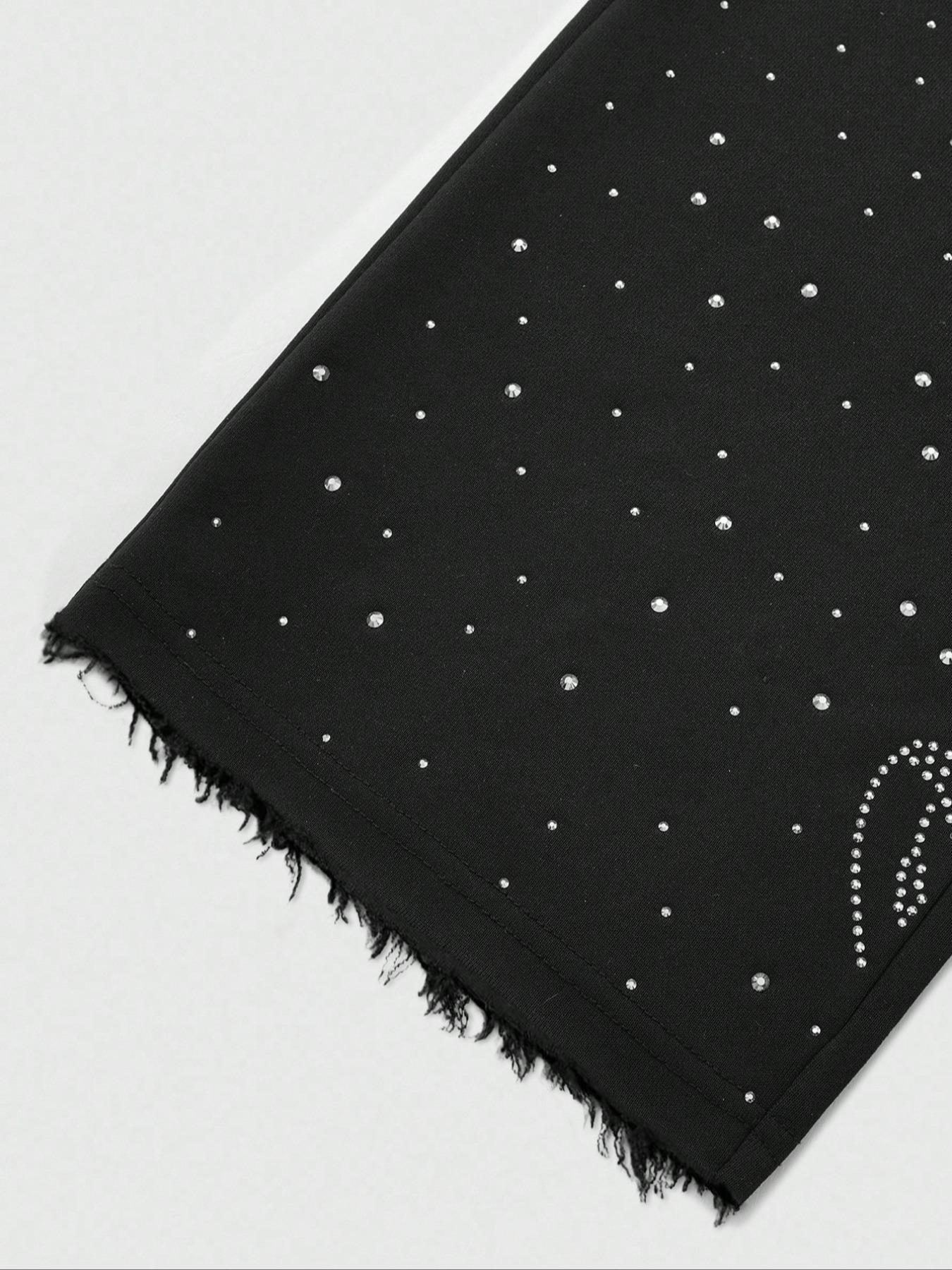 This men's two-piece set features a gothic streetwear design, including a long-sleeved T-shirt with a shimmering flame print and black flared trousers adorned with rhinestones and lettering.