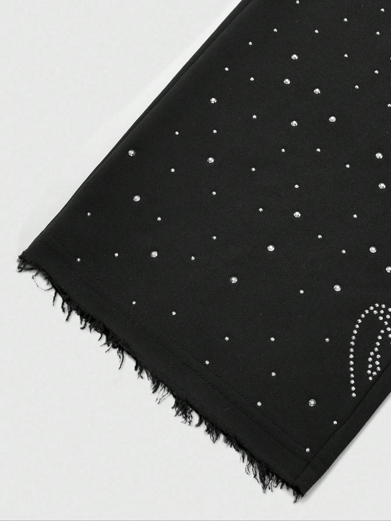 This men's two-piece set features a gothic streetwear design, including a long-sleeved T-shirt with a shimmering flame print and black flared trousers adorned with rhinestones and lettering.