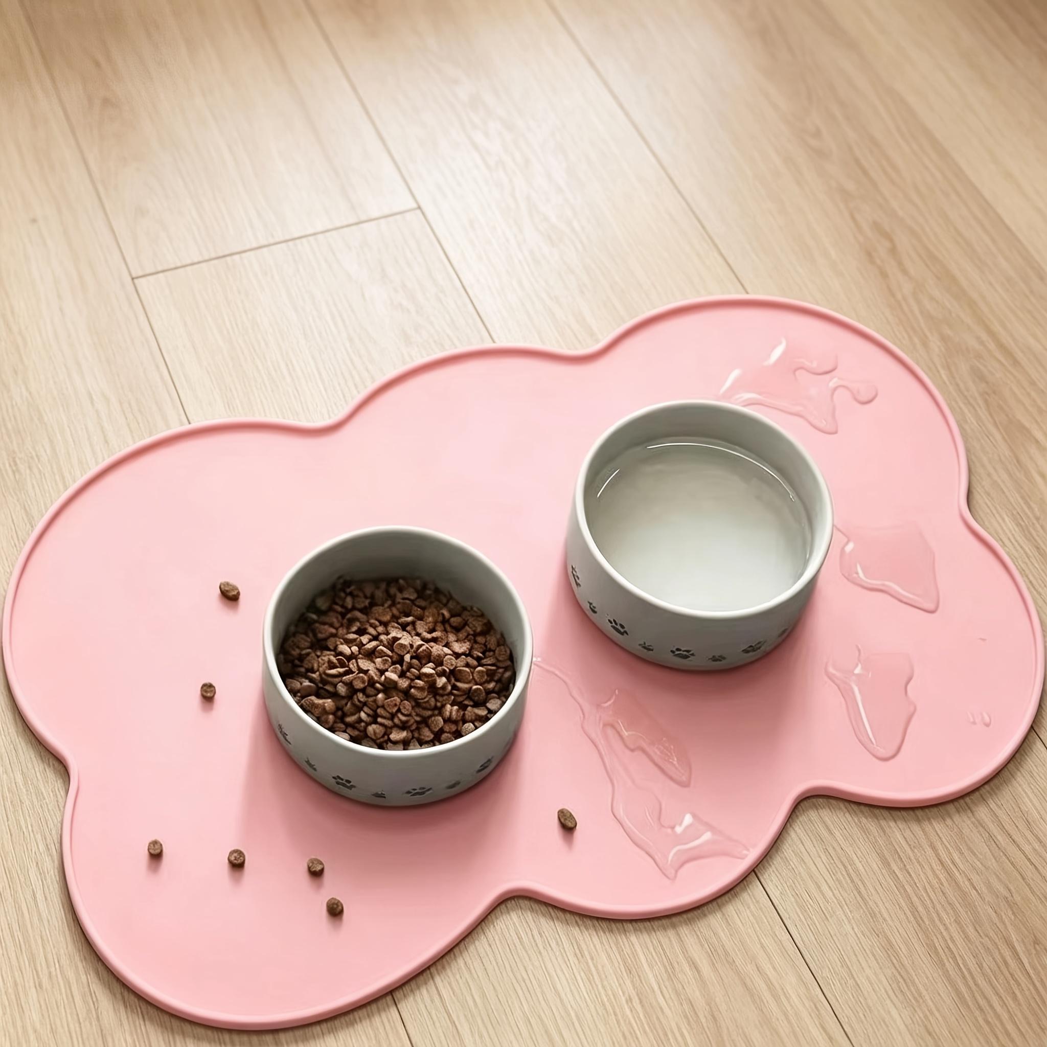Silicone pet feeding mat, leak-proof and non-slip feeding mat for dogs and cats, oval-shaped bowl mat