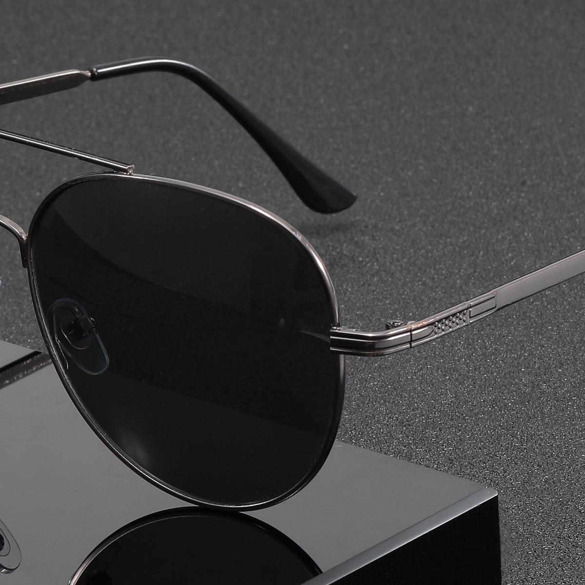XUH Men's Classic Aviator Sunglasses 5 Pack, Retro Gold Metal Frame with Multiple Tinted Nylon TR90 Lenses for Casual Daily Wear & Driving, Aviator Frame Men's Sunglasses, Classic Frame