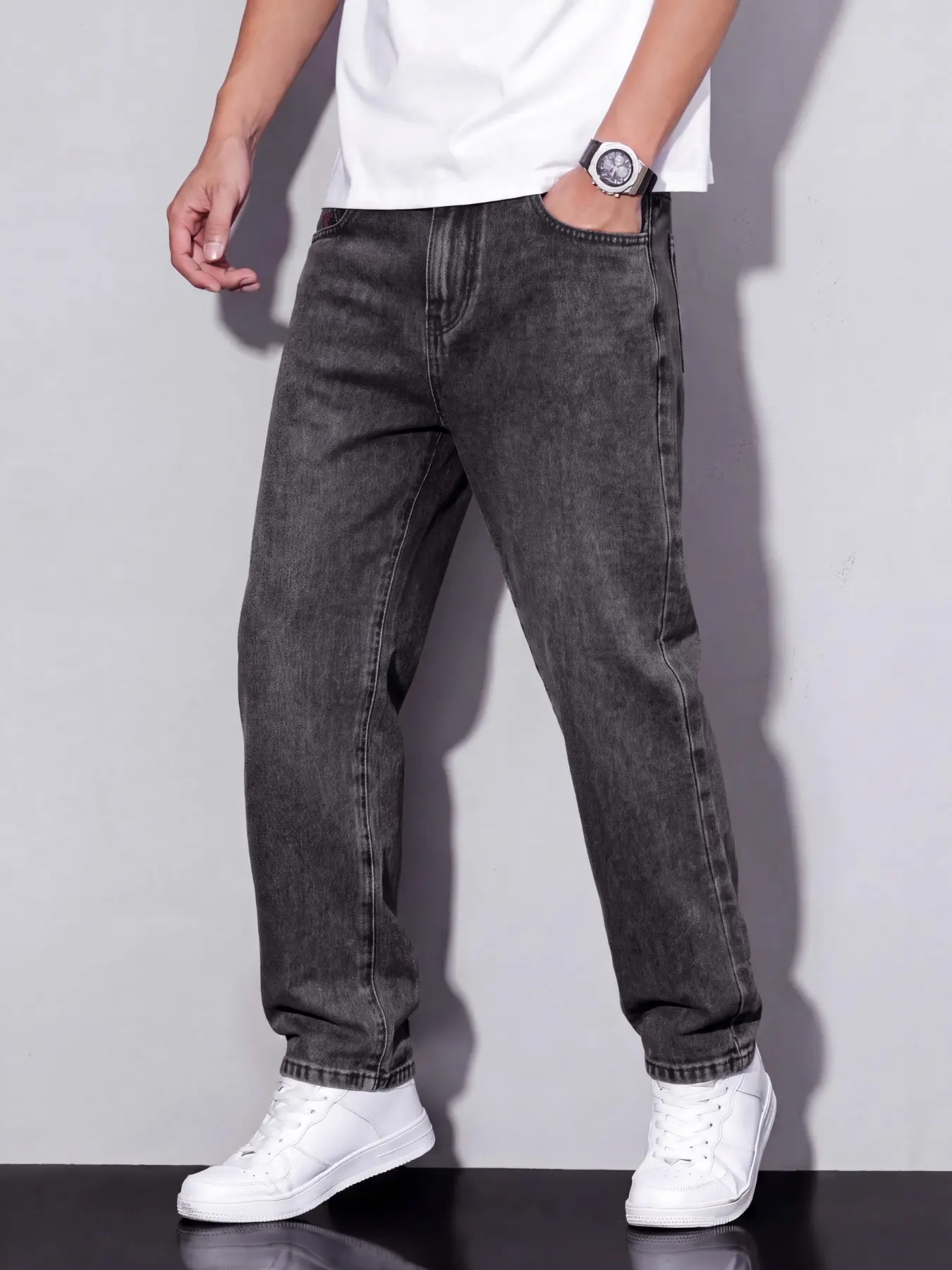 Men's deep gray slim-fit straight-leg denim jeans, trendy street style. The jeans are made of breathable and soft fabric with a comfortable fit, suitable as men's lower wear for daily wear, parties, and street fashion.