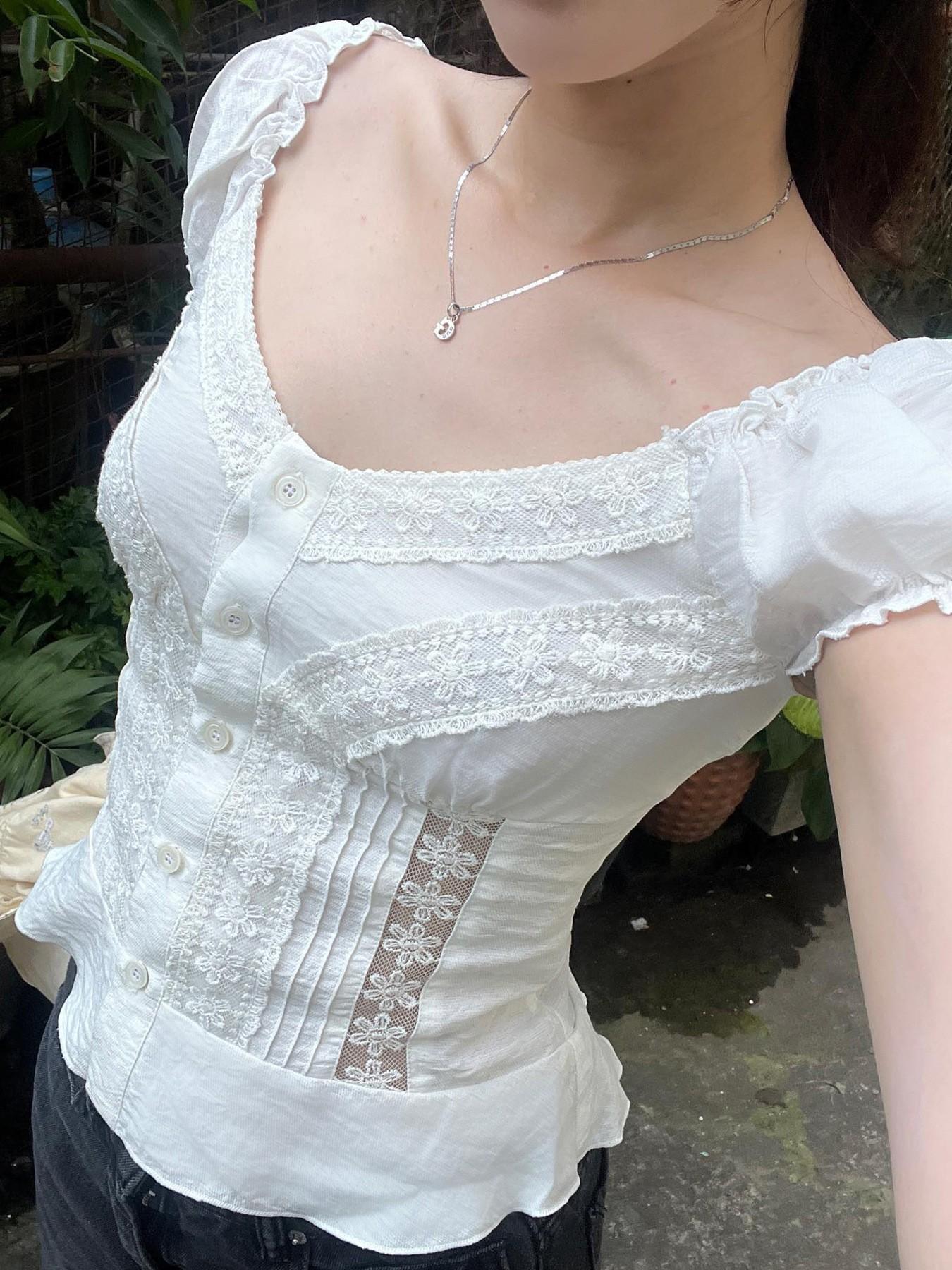 Women's Plain Contrast Lace Frill Trim Casual Button Front Blouse, Sweet Fashion Puff Sleeve Top for Summer, Women's Clothing for Daily Wear