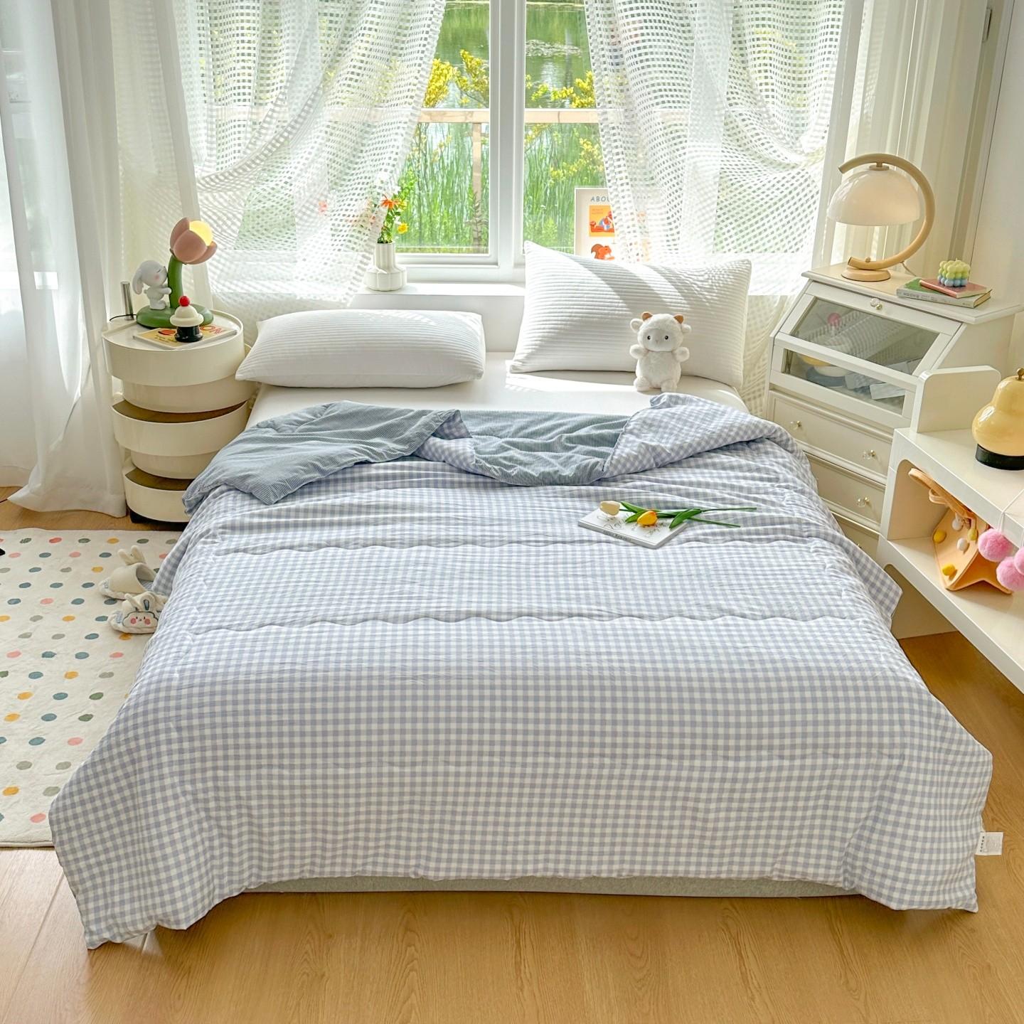 1pc Plaid Summer Quilt, Washable, Non-Clumping, Soft and Skin-Friendly, Ideal for Air Conditioning Use