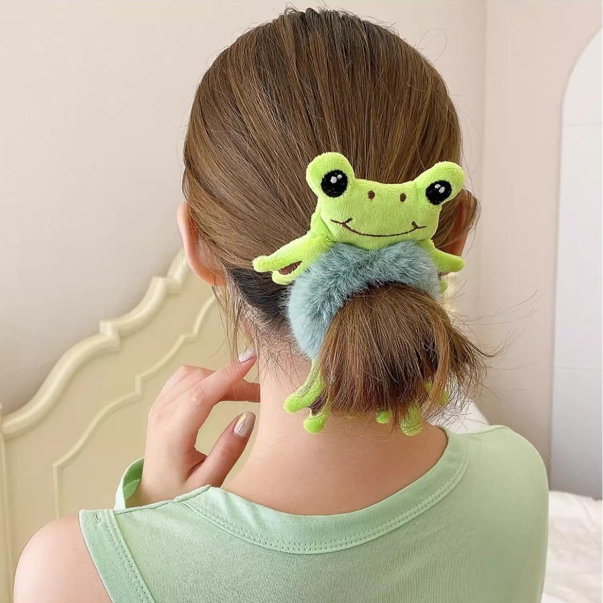 Women Cute Cartoon Big-Eyed Frog Plush Hair Scrunchies, Funny Hair Ties for Ponytail, Buns, Daily Styling, Autumn/winter