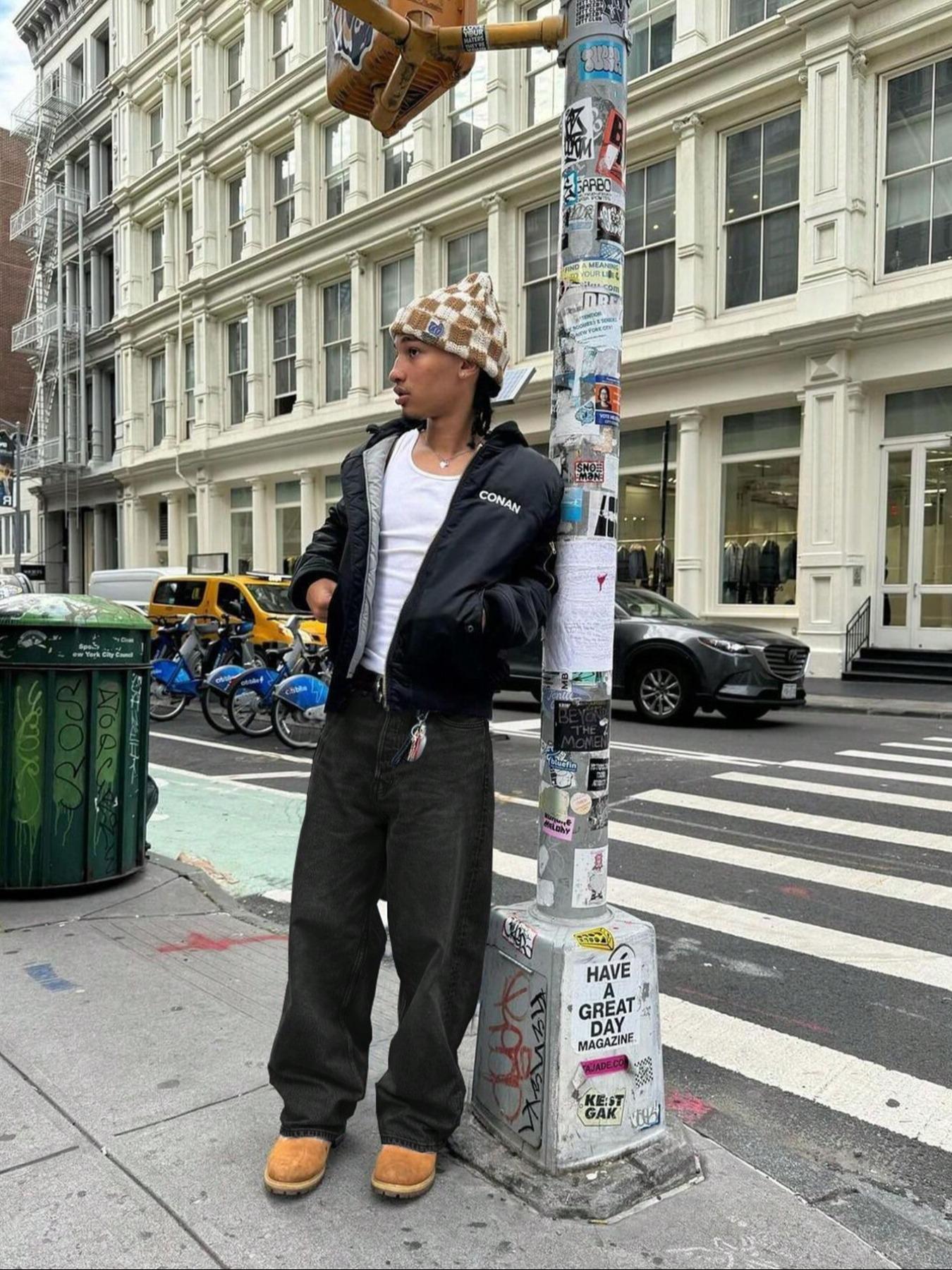 Men's Loose-Fit Denim Jeans, Comfortable Casual Style, Plain Pattern, Button Fly Closure, All Seasons Wear, Trendy Street Fashion, Streetwear