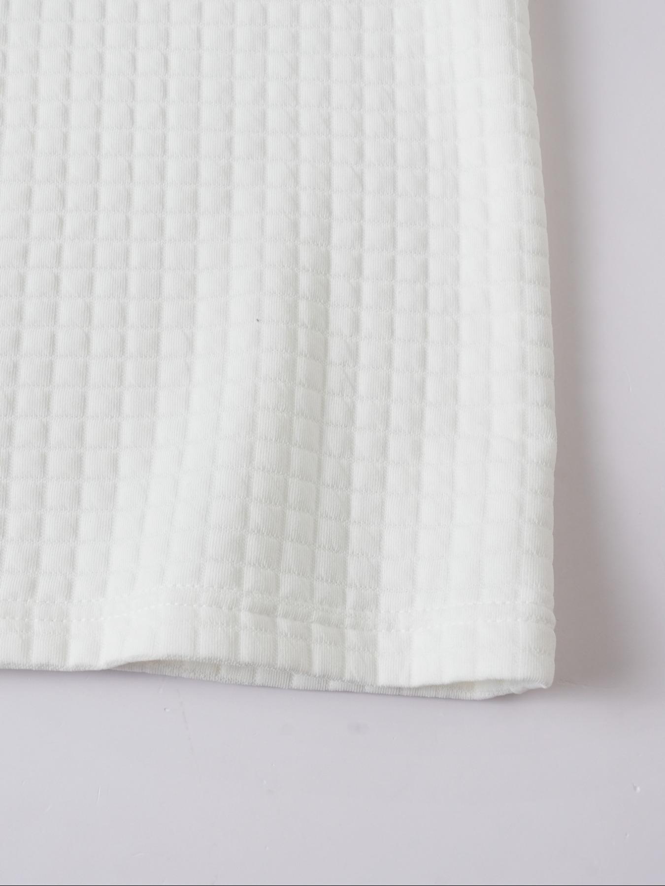 A new men's autumn and winter knitted crew neck long sleeve sweatshirt, suitable for daily wear, vintage half button design, casual and versatile trend simple pullover, is a must-have item in men's wardrobe.