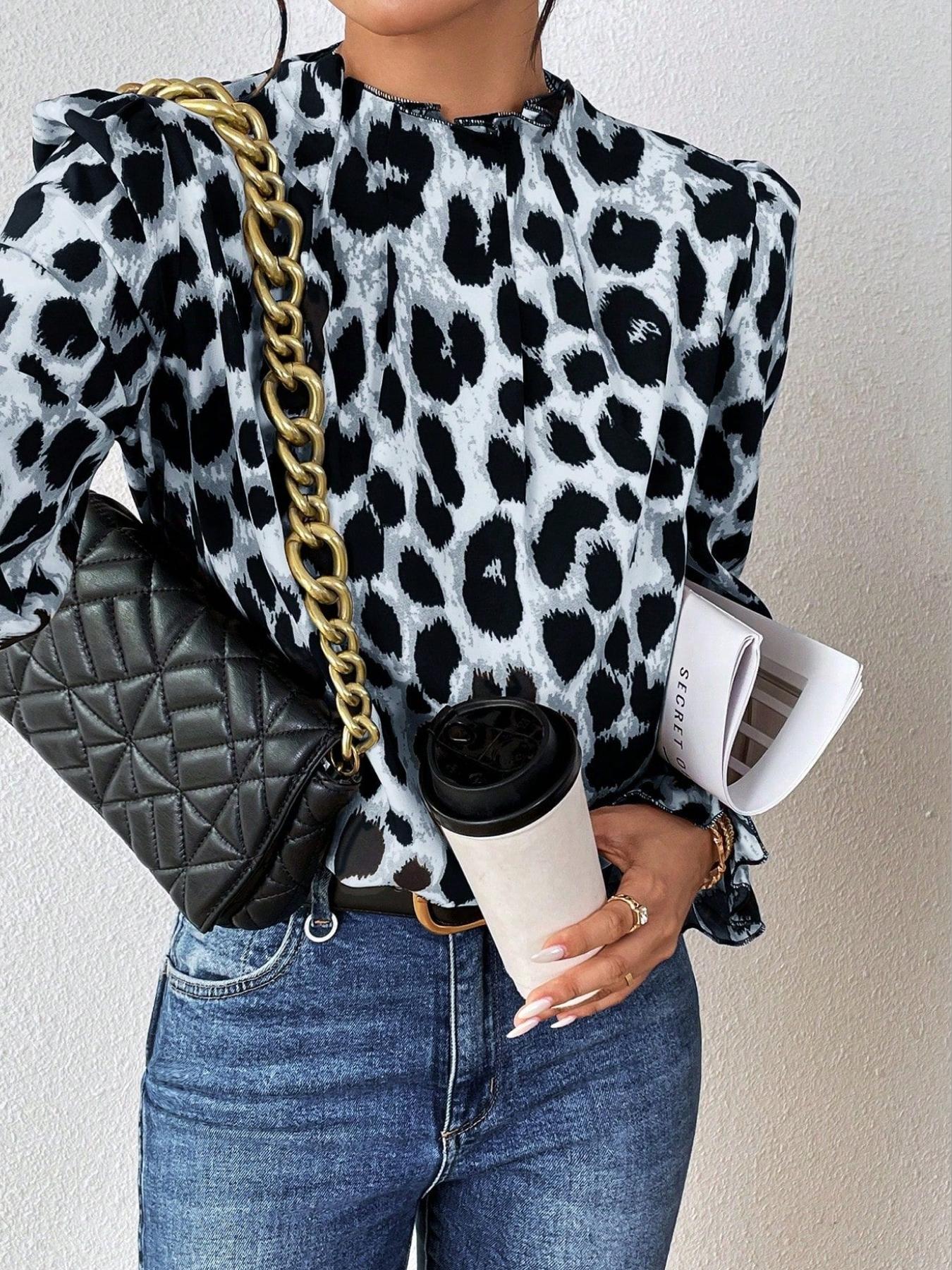 A fashionable women's leopard print pleated stand up collar lantern sleeve top, suitable for commuting to work, shopping, outdoor activities, indoor and outdoor wear