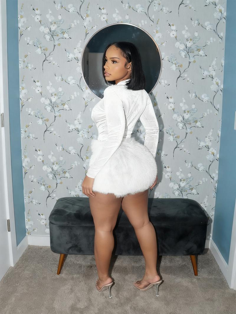 Women's Fashionable Sexy Slim-Fit Bodysuit & Plush Short Skirt Set, Stylish & Versatile Design Two-Piece Set for Autumn and Winter