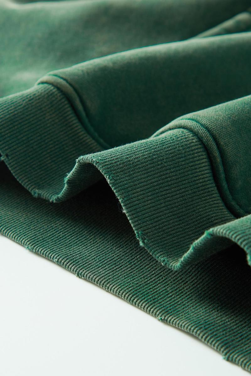 FAIABLE Casual Oversized Top，Unisex Acid Wash Hoodie Pullover This sweatshirt is crafted for both men and women, offering an athletic and warm feel. With long sleeves and a relaxed fit, it's made of soft material, ideal for leisure sweaters