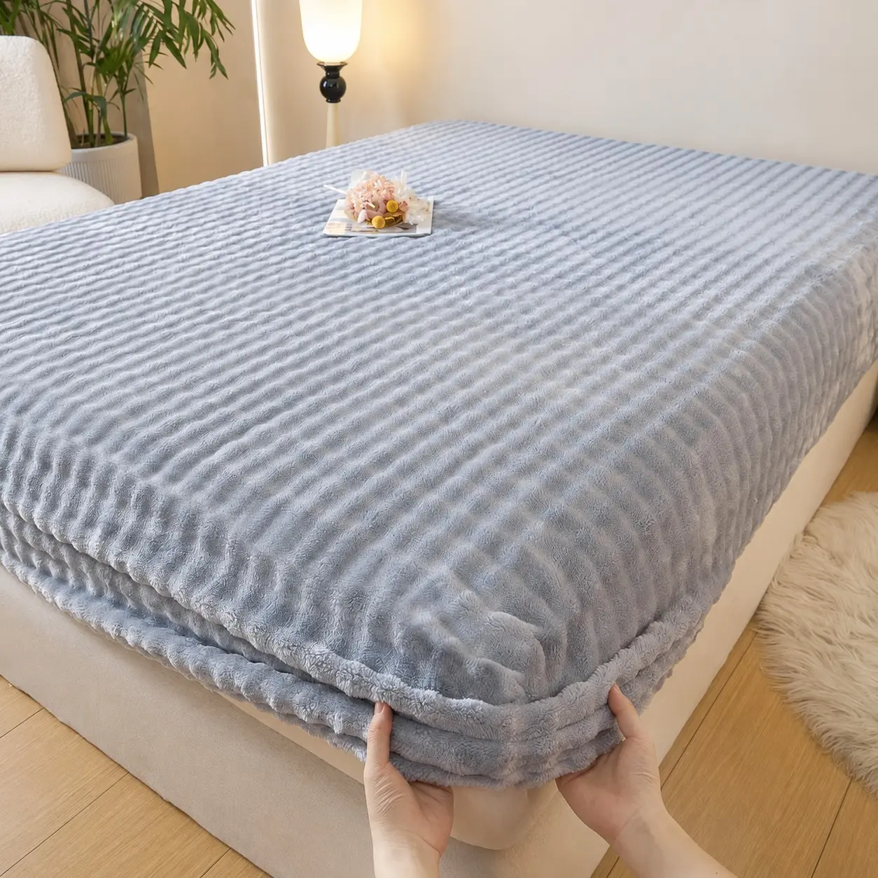 1-Piece Soft Short-Pile Plush Fitted Sheet with All-Around Elastic, 11.8-Inch Deep-Pocket Flannel Mattress Cover for Bedrooms and Guest Rooms
