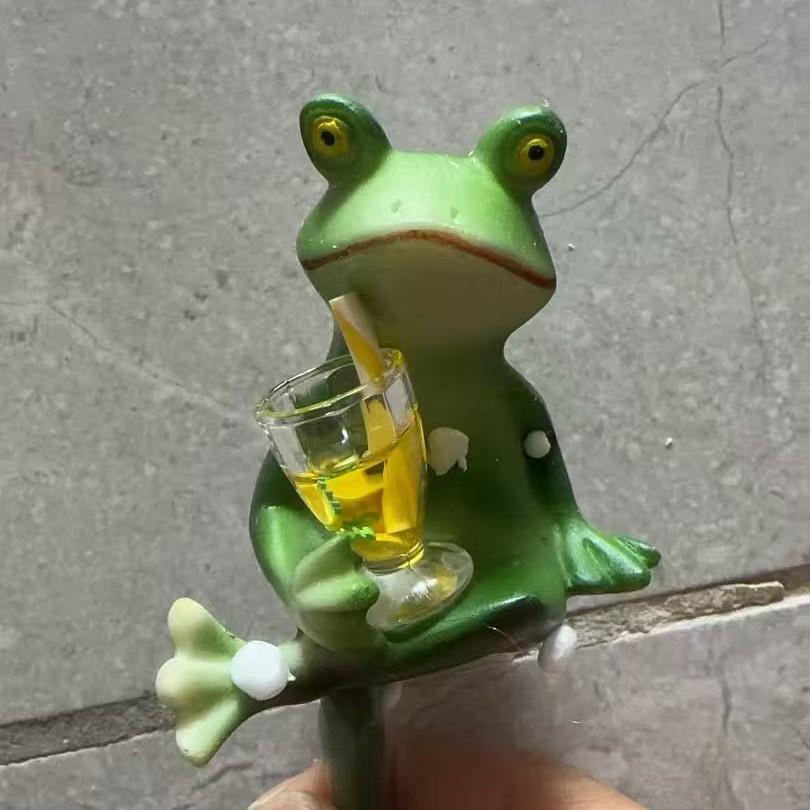 Drinking Frog Figurine Office Desktop Garden Pot Landscape Decorative Ornament, Unique Desk Decoration, Cute Animal Statue, Garden Gnome Statue