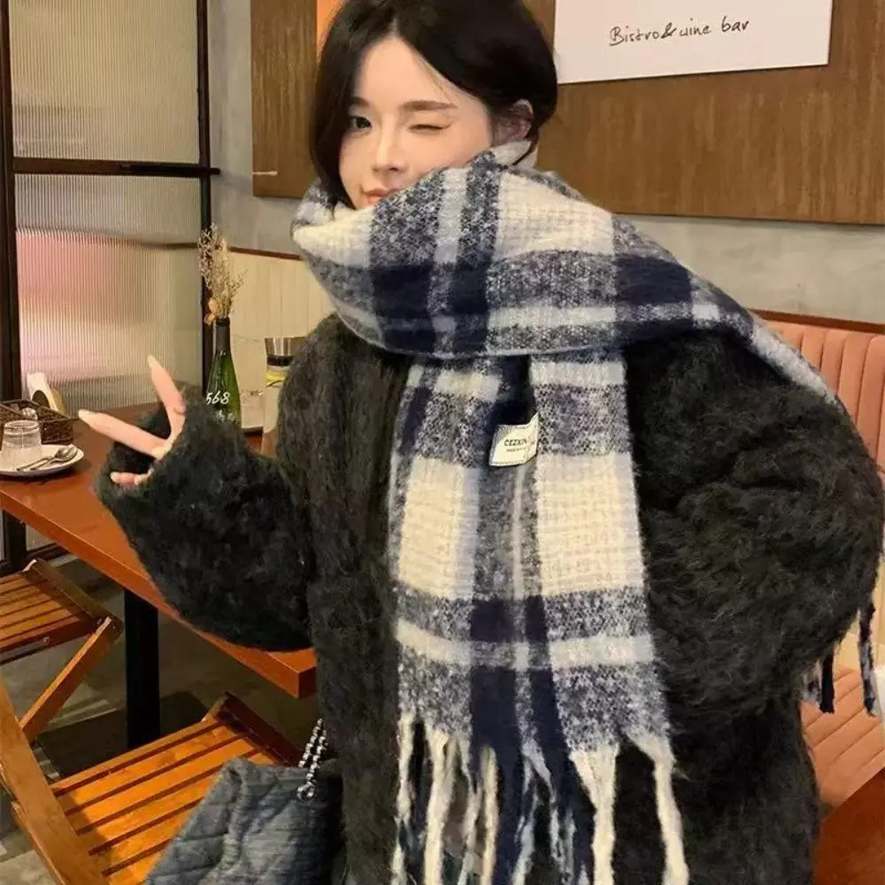 Autumn and winter scarves with Korean atmosphere, blue checkered scarves for women with high-end feel, thick and warm necklaces