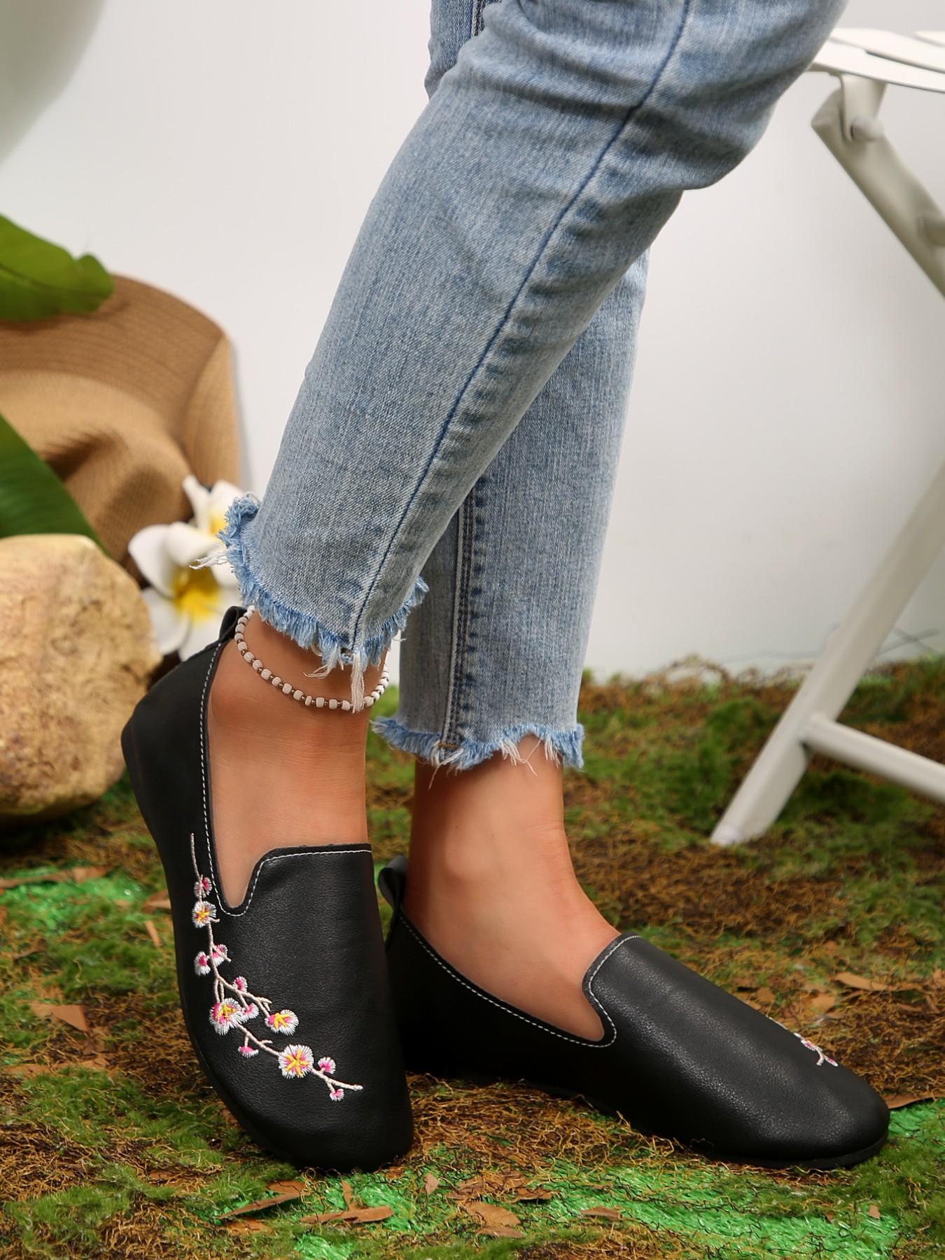 Women's Flat Shoes, Spring Summer New Arrival, Ethnic Style Vintage Low Top Embroidered Flowers, Soft Sole Mom Shoes, Casual PU Leather