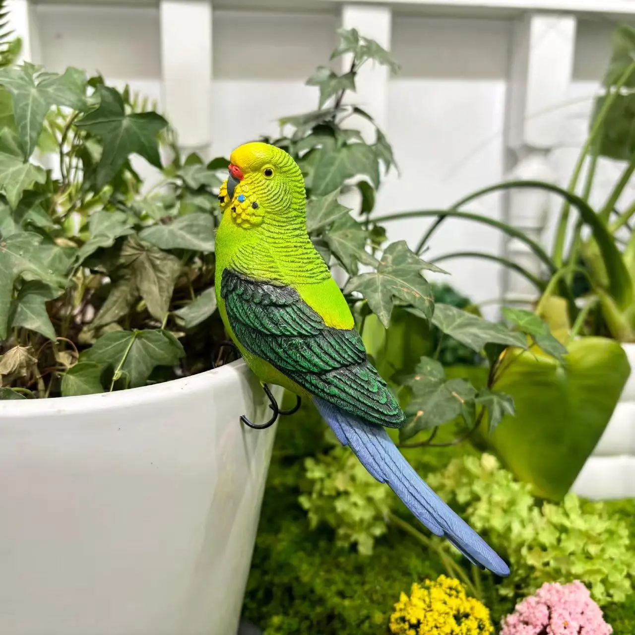 Resin Parrot Bird Home Decor Sculpture, Outdoor Garden Ornament, Durable Resin Material, Perfect for Courtyard Decoration