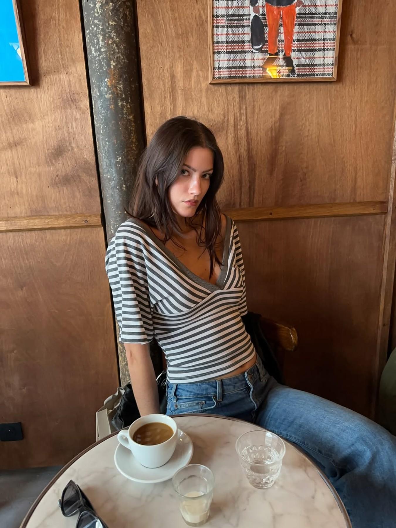 Striped V-Neck Wrap Top, Form-Fitting Puff Sleeve Y2K Crop Blouse, Stylish and Comfortable Fashion Piece for Everyday Wear Striped V-Neck Wrap Top, Form-Fitting Puff Sleeve Y2K Crop Blouse, Stylish and Comfortable Fashion Piece for Everyday Wear
