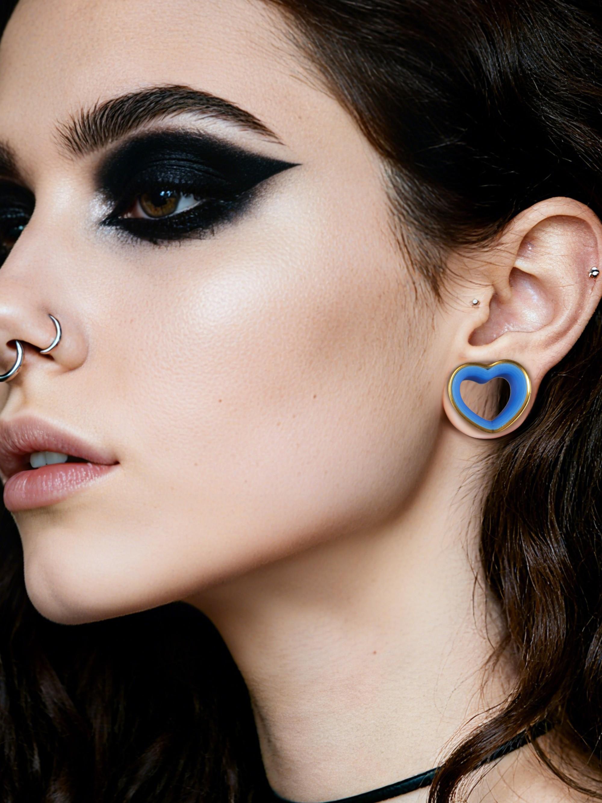 vanku 2pcs Hollow Heart Shape Ear Tunnels Plugs, Stainless Steel Hypoallergenic Piercing Gauges Earrings, Unisex Gift for Women Men