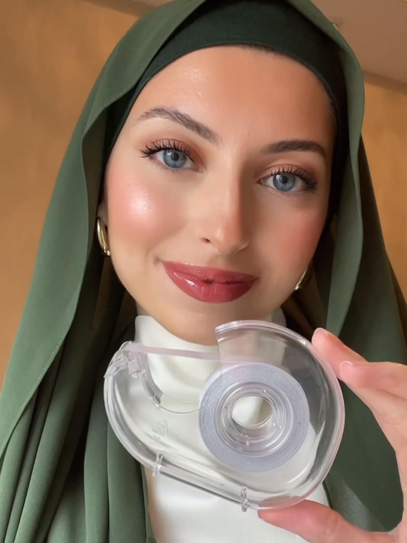 Disposable Double-Sided Transparent Adhesive Tape for Hijab Invisible Adhesive Sticker Anti-Slip No Trace Fixed Tape for Scarf Headscarf Wrap Easy Tear Roll Stickers