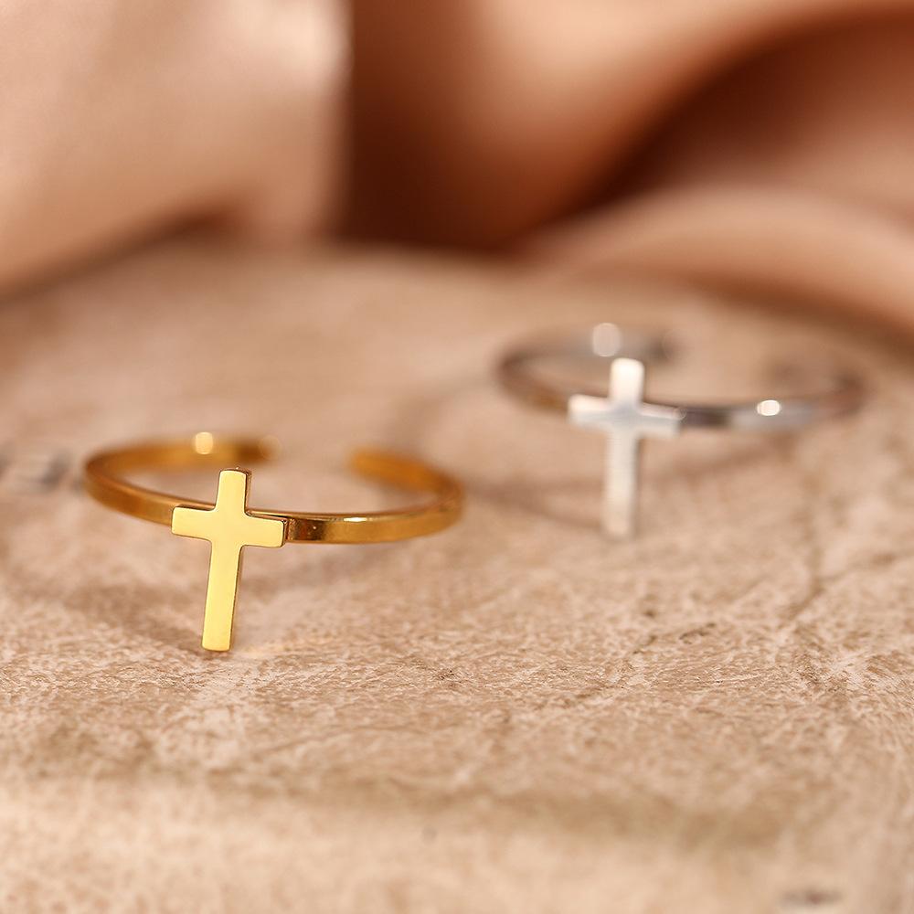 Exclusive and moderately luxurious cross-shaped open ring for couples. A pair of stainless steel jewelry for hands.