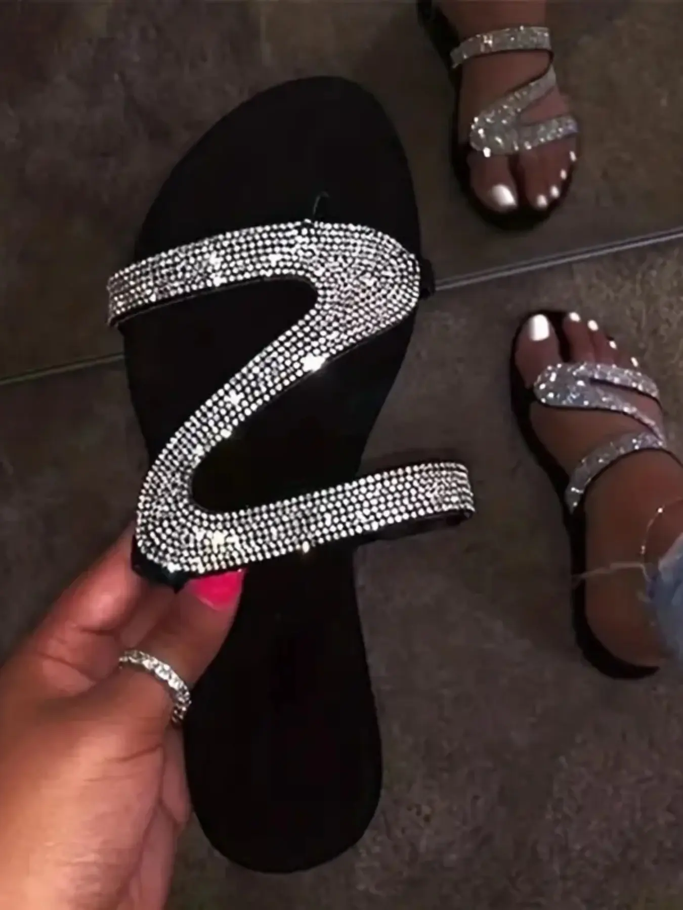 2026 New Z-Shape Rhinestone Sandals for Women, Plain PU Leather, Rubber Sole, Fashionable Beach Party Shoes, Large Size Available