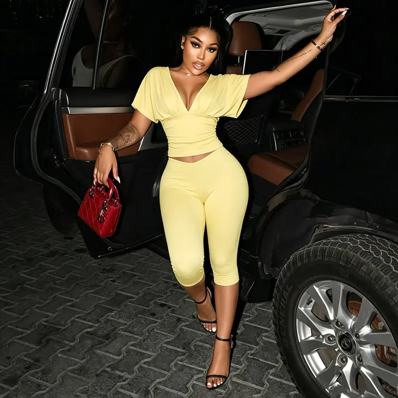 Women's 2-Piece Matching Set, Deep V-Neck Short-Sleeve Ruched Crop Top & High-Waist Bodycon Capri Pants, Solid Casual Clubwear for Spring Summer