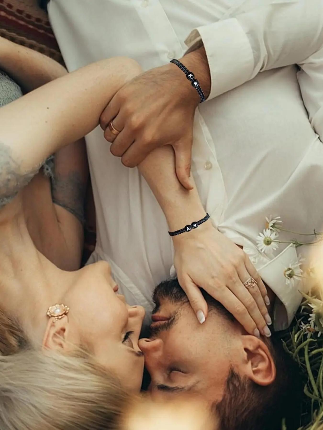 Single 26 English Letter Love Weaved Letter Link Bracelet, Fresh Forest Style, Customizable Letters/Tight Weave Without Snagging, For Daily Commute Wear/Girlfriends' Personalized Gifts, Suitable for Young Girls Who Love Exclusivity, Heart Shaped Bracelet