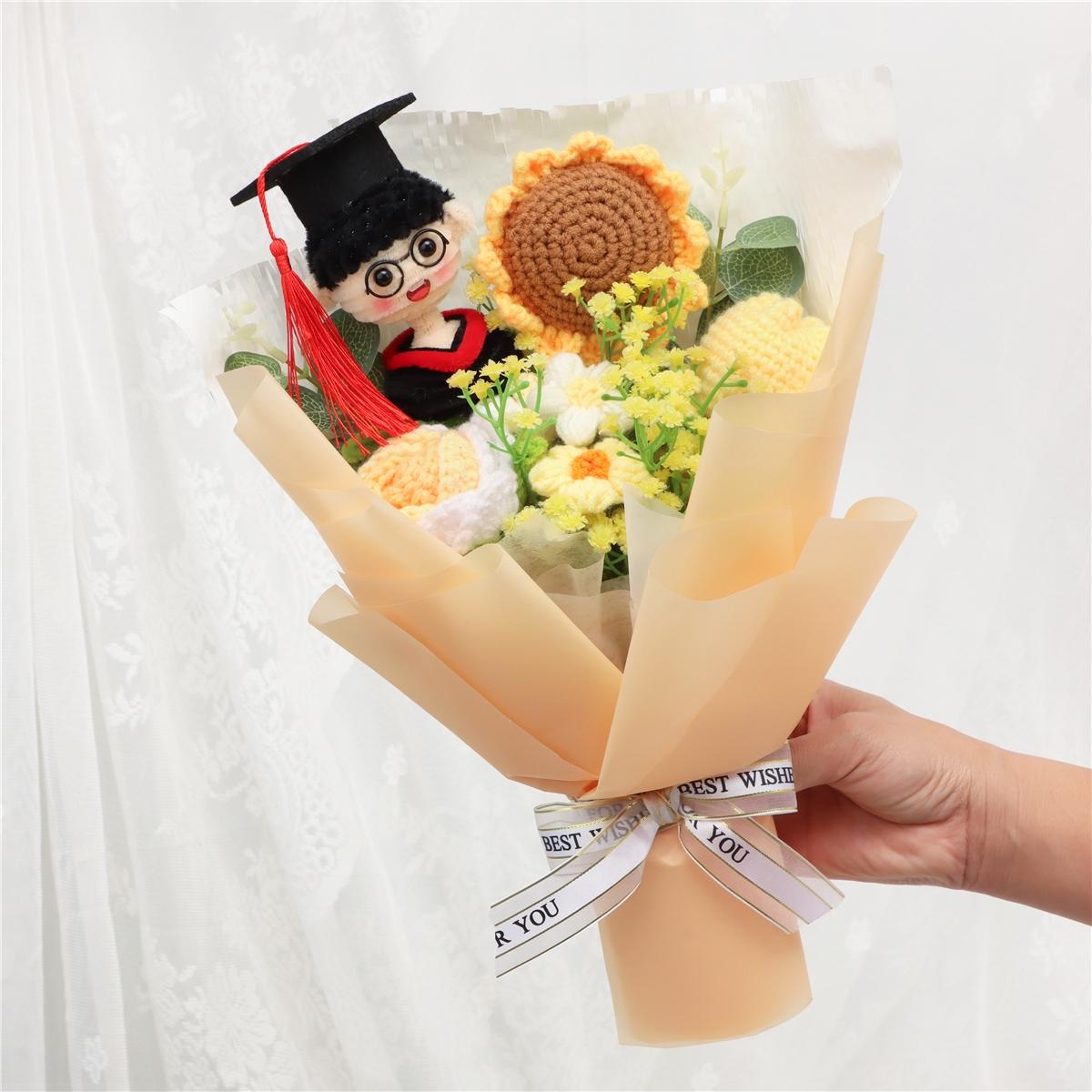 Elegant Handmade Crochet Yarn Bouquet, Perfect Graduation Gift, Cozy and Warm Decorative Item, Ideal for Graduation Season