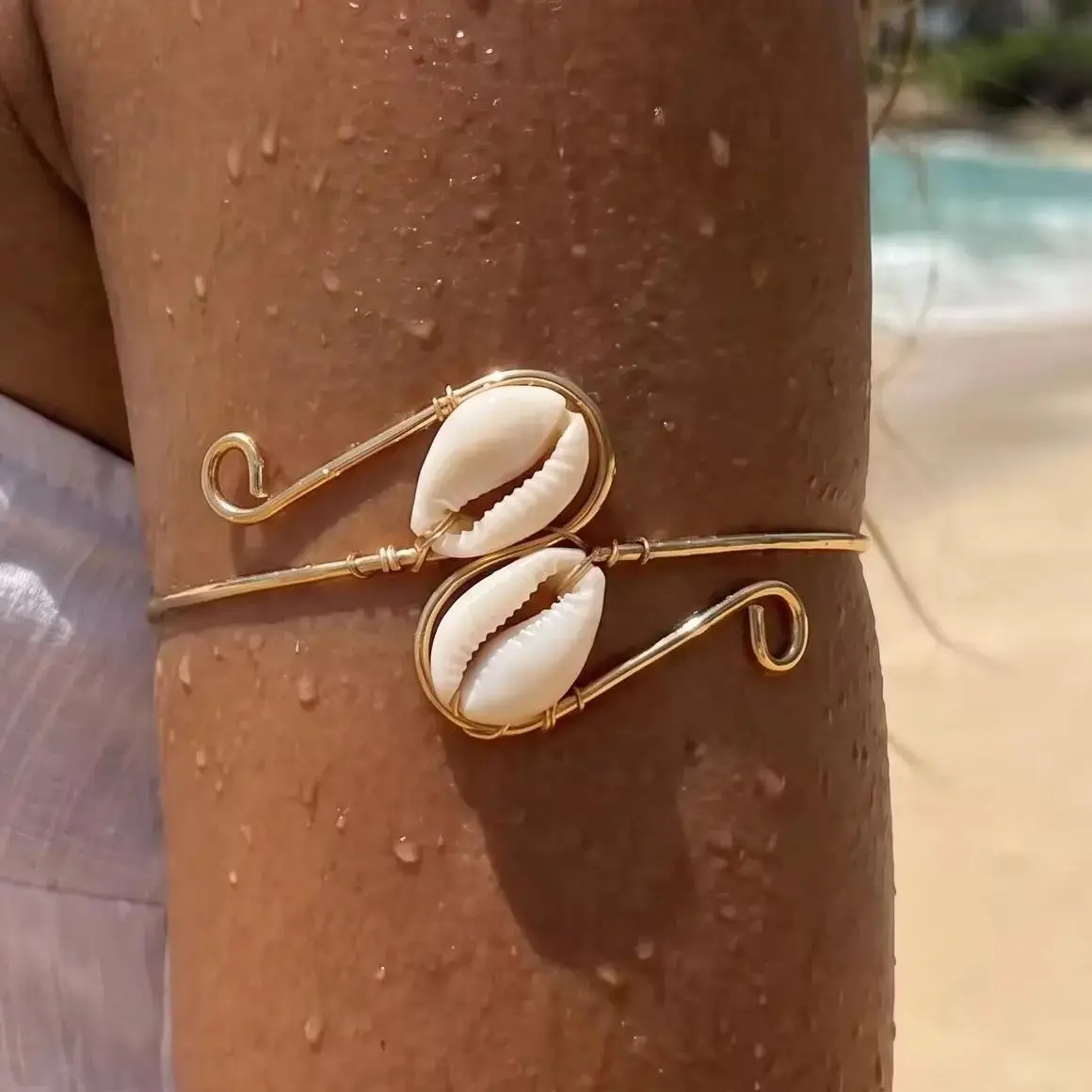 Bohemian Conch Seashell Arm Cuff Adjustable Bracelet for Women Dainty Spiral Upper Arm Bangle Beach Vacation Jewelry Gift