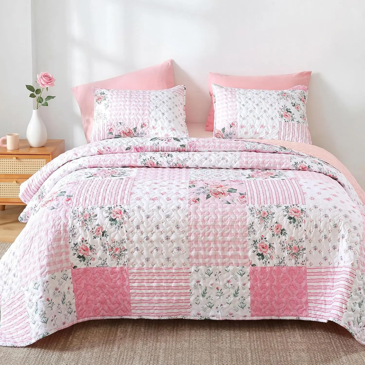 Floral Quilt Set Queen Size – Ultra Soft Lightweight Bedspread, 3 Piece Pink Bedding Set (90"x90") with Pillowcases (20"x26"), All Season Coverlet for Bedroom & Guest Room