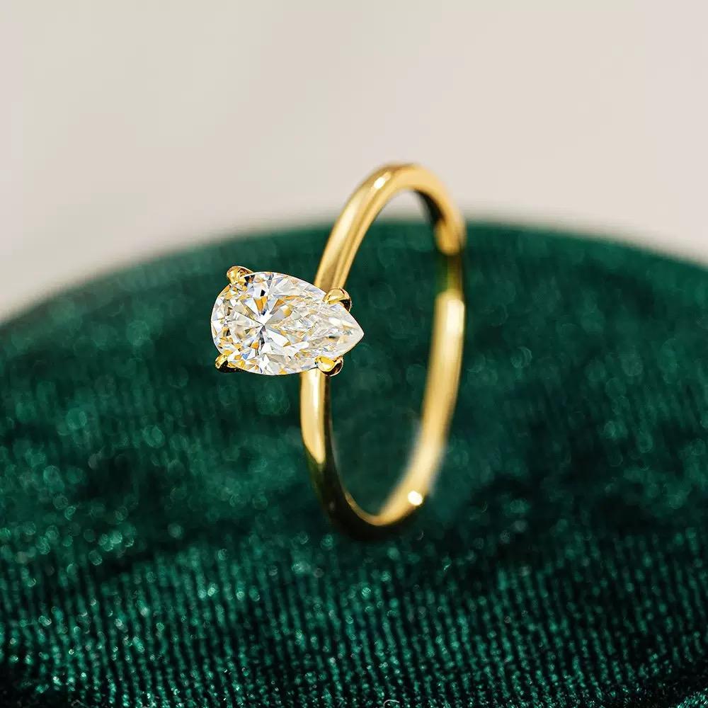 DRINSPER S925 Pear-Cut Solitaire 1.0ct Synthetic Moissanite Sterling Silver Ring for Women Girls Minimalist Elegant Style Suitable for Daily Wearing Engagement Wedding Gift for Girlfriend Mom