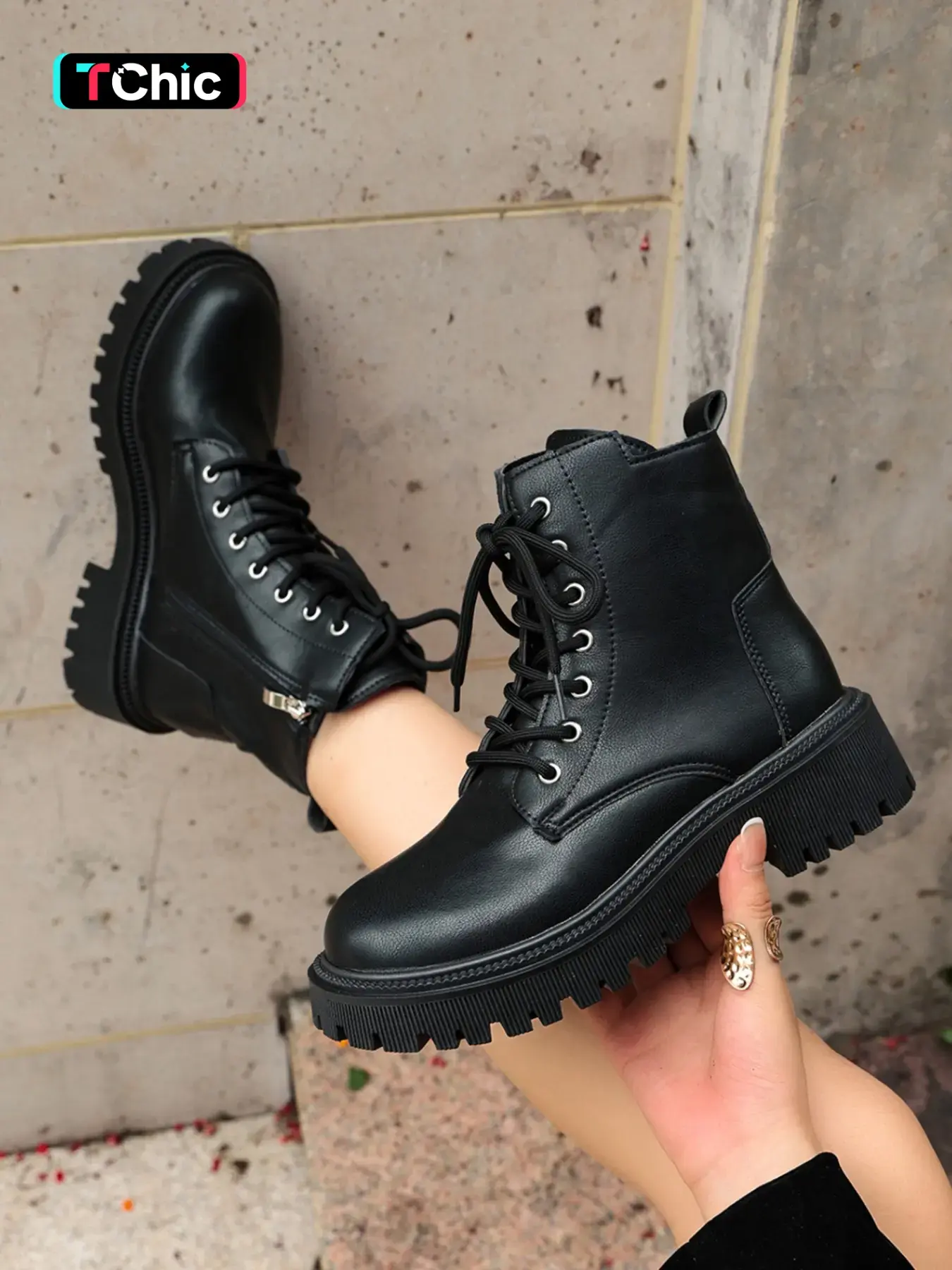 Fashion Women's Thick Sole Boots, Fashionable Boots, Comfortable Short Booties, Lace-Up Combat Boots, Ideal for Outdoor Activities, Stylish Footwear