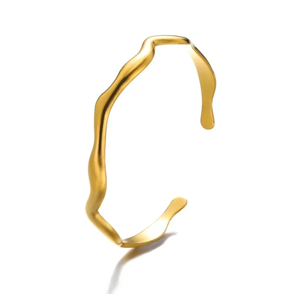 Golden wavy bracelet