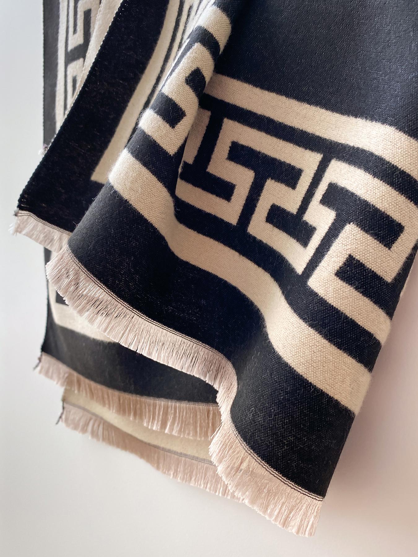 Geometric Print Textured Blanket Scarf with Fringe Trim, Soft Warm Shawl for Fall & Winter, Fashion Accessory for Women & Girls