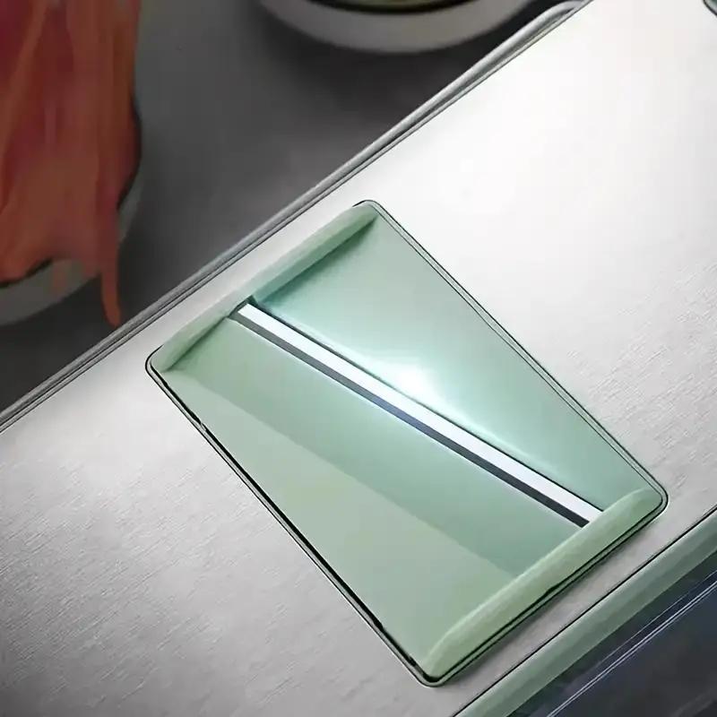 Multifunctional kitchen vegetable cutter. Its design meets the needs of shredding, slicing, grating, etc. It is made of healthy materials, with sharp cutting edges, and is easy to operate and clean.