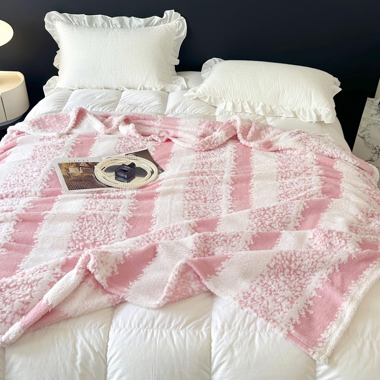 Wool cashmere nap blanket, comfortable and warm, suitable for use on sofa beds or office chairs.A lightweight and skin-friendly cover perfect for travel camping or at home. Great gift choice forfamily and friends