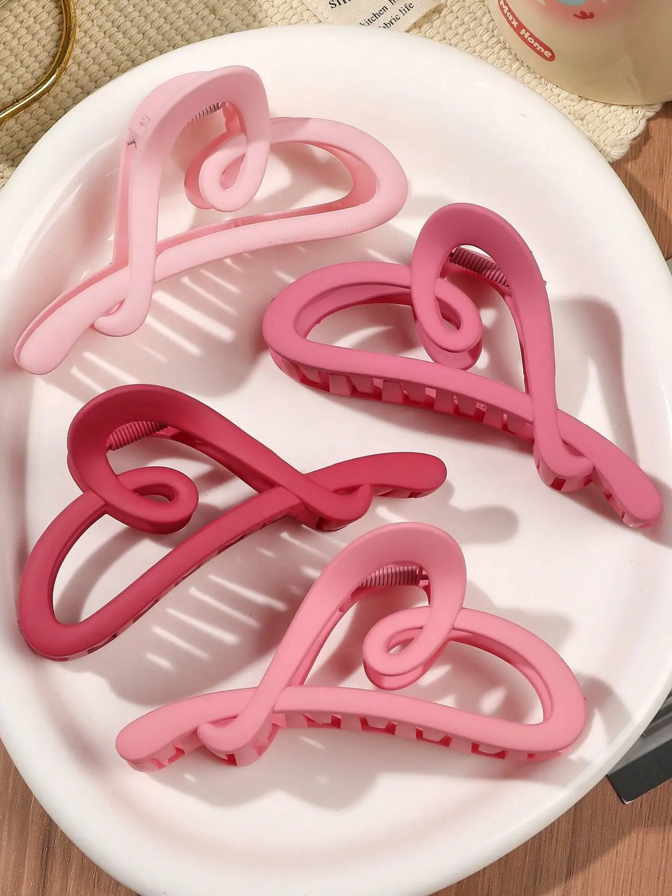 4pcs/Set ABS Material Matte Hollow Heart Shaped Hair Claw, Elegant & Sweet Pink Tone, Hand-Painted, Suitable For Autumn/Winter, Versatile For Casual, Vacation, Ponytail, Bun Hairstyles Fashion Hair Accessories Casual Claw Clips Elegant Hair Clips Beauty H