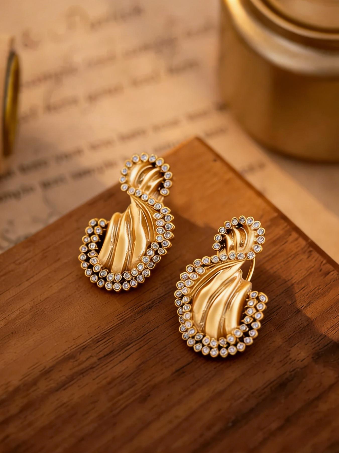 1 pair of vintage elegant tassel studded diamond earrings, suitable for daily commuting, vacation and dating, and also a surprising and exquisite small gift.